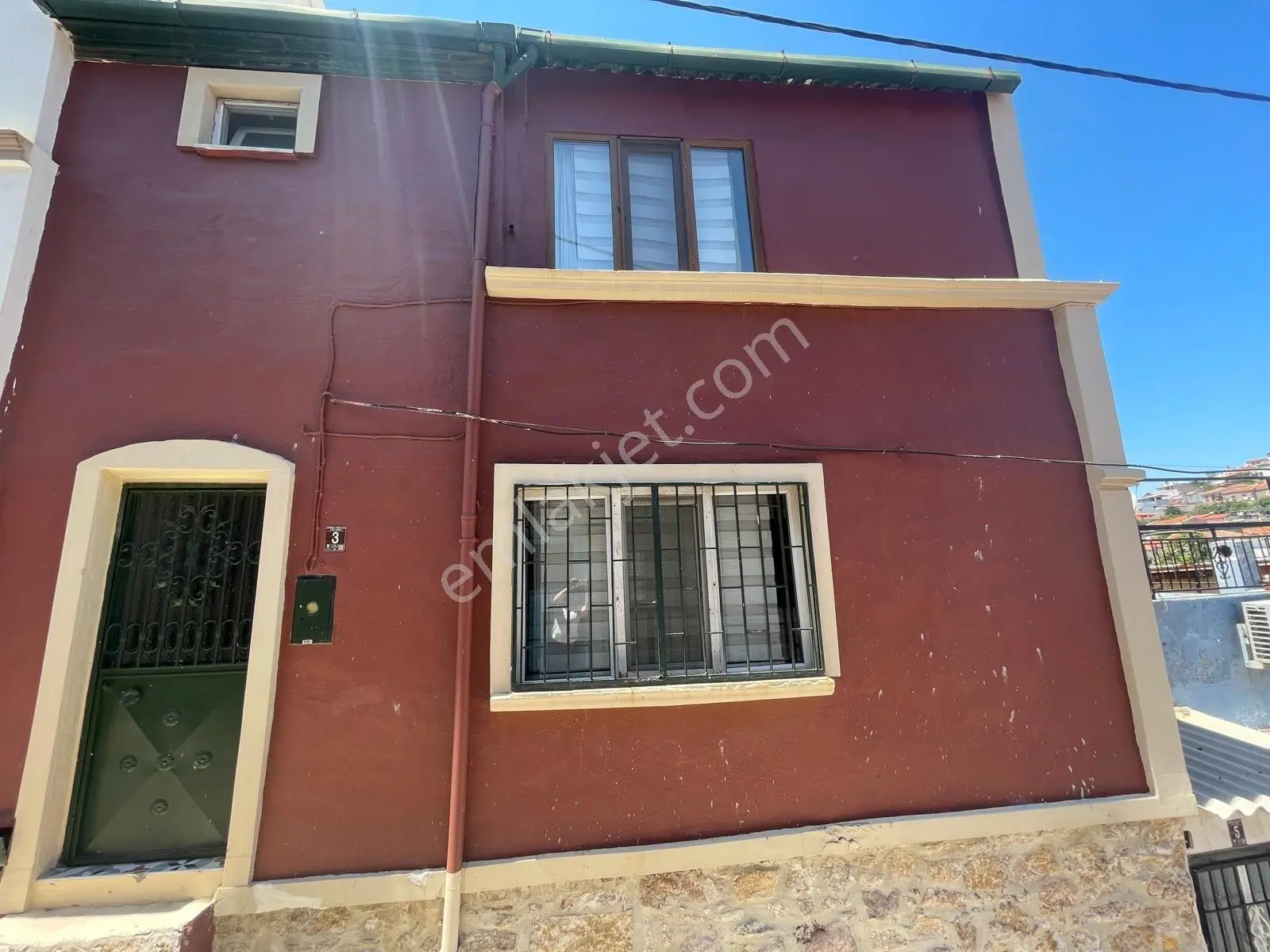 Ayvalık Merkez'de Deniz Manzaralı Avlulu 2 Katlı 3+1 Mustakil Ev - Görsel 2