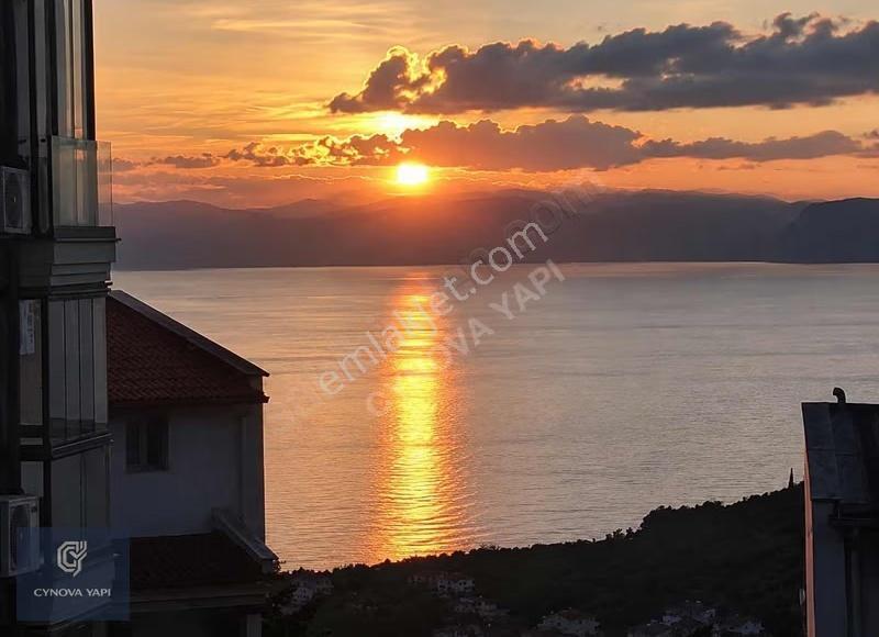 Deniz Manzaralı, Havuzlu Ve Güvenlikli Sitede 1+1 Satılık Daire