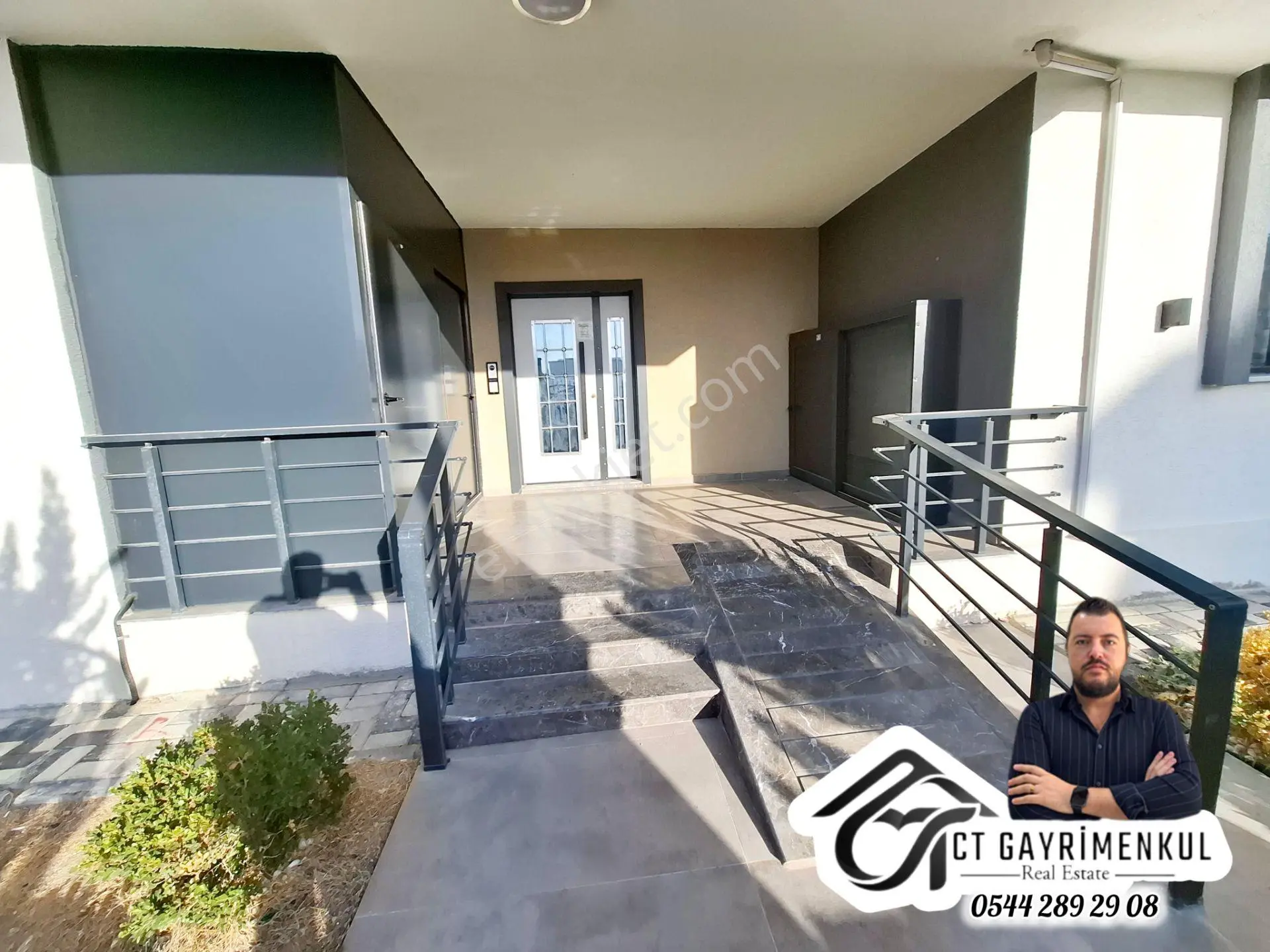 Didim'de Satılık 2+1 Orta Kat Merkeze Yakın Asansörlü Daire - Görsel 2