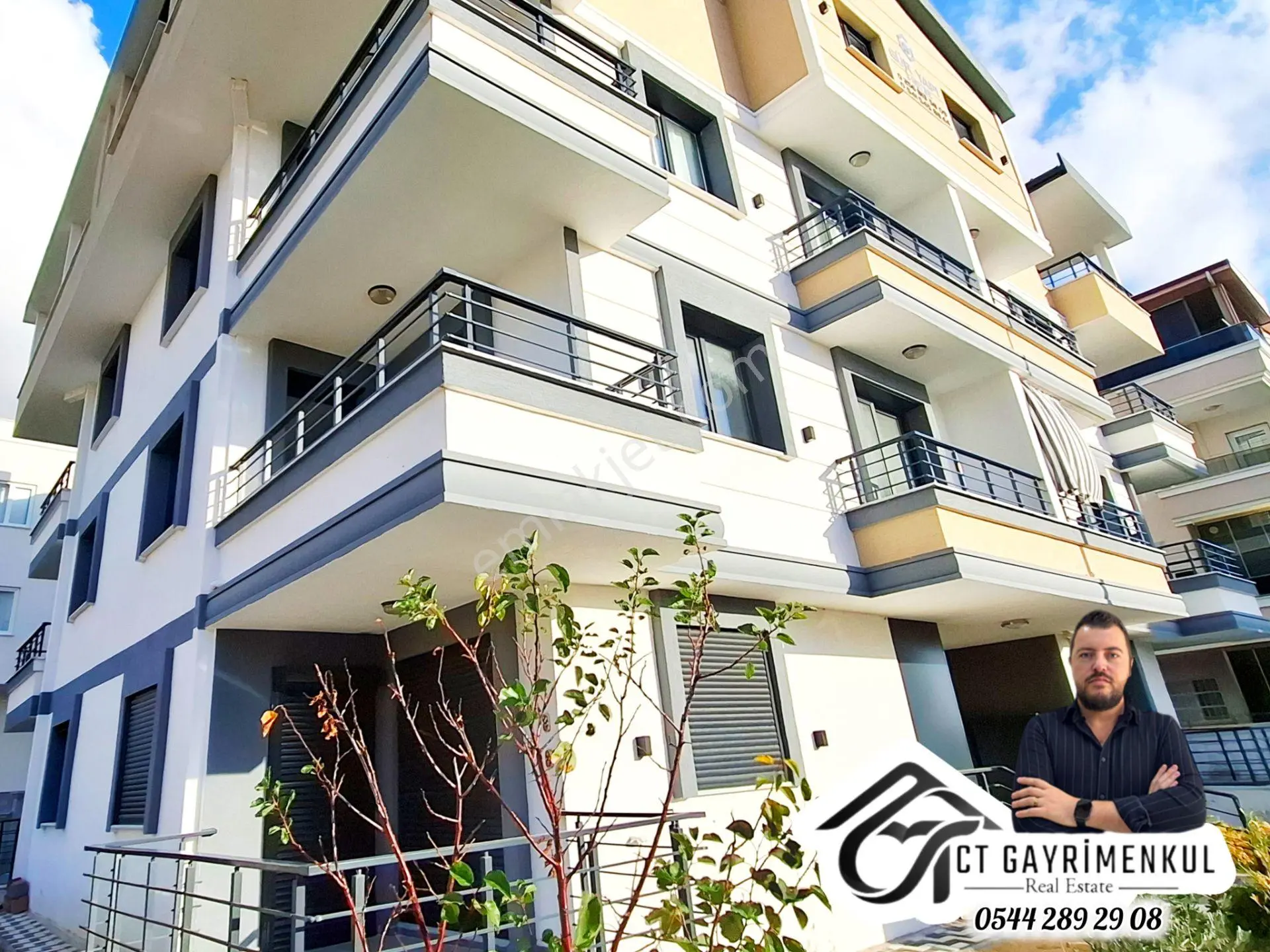 Didim'de Satılık 2+1 Orta Kat Merkeze Yakın Asansörlü Daire