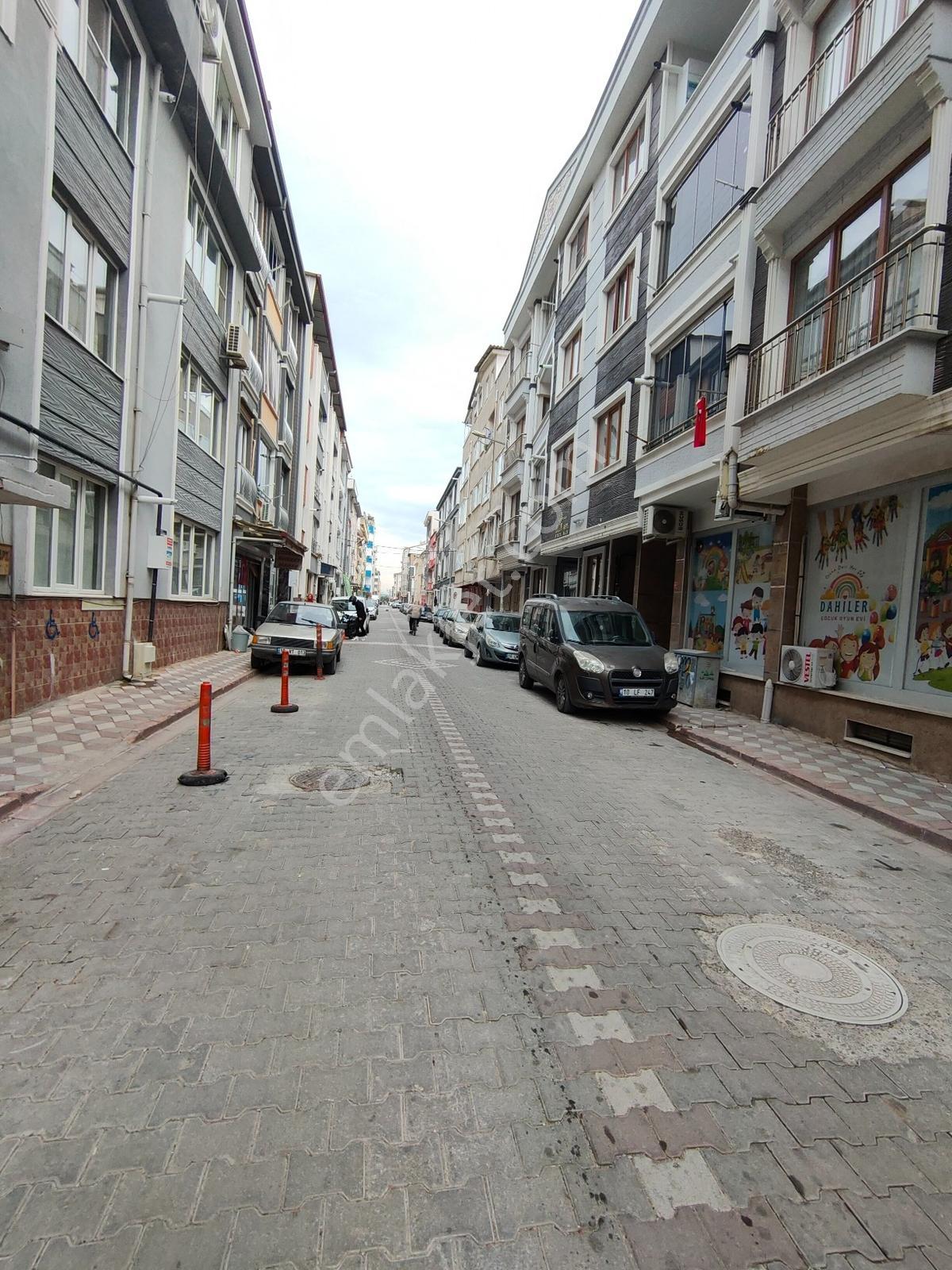 Edremit Cumhuriyet Mahallesi'nde 350 M2 Satılık Dükkan - Görsel 14