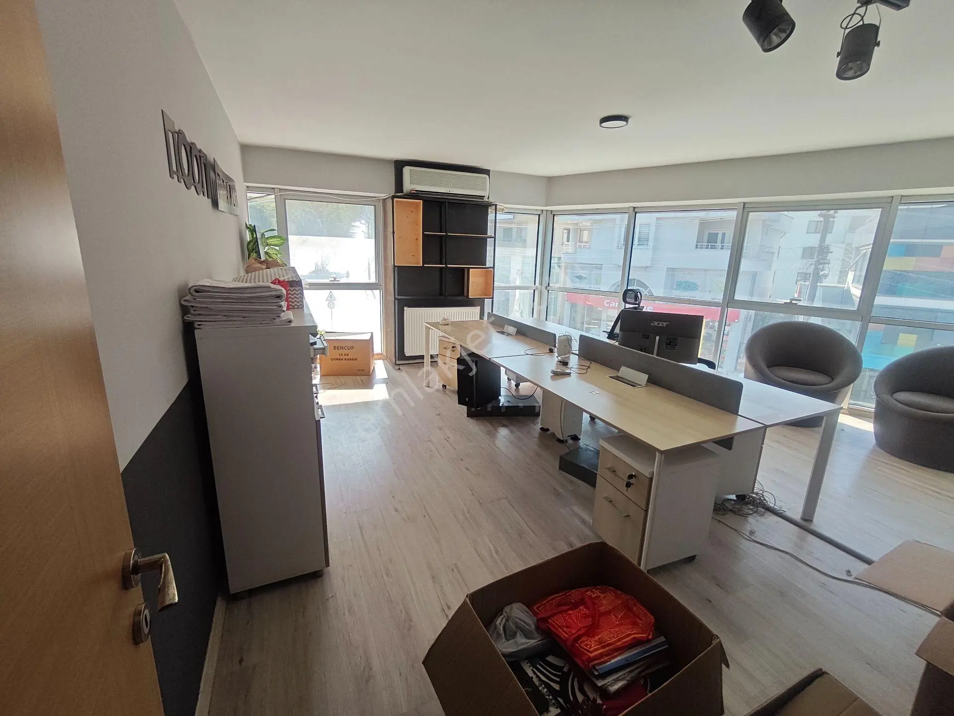 Beşevler Küçük Sanayi Girişine Ve Metroya Yakın Kiralık Ofis