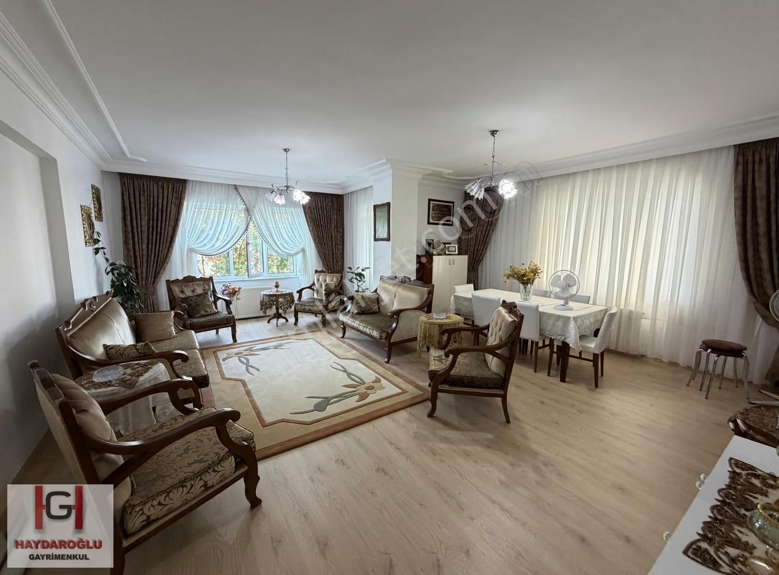Güvenevler Mah'de Merkezi Konumda Bakımlı Kiralık 3+1 Daire