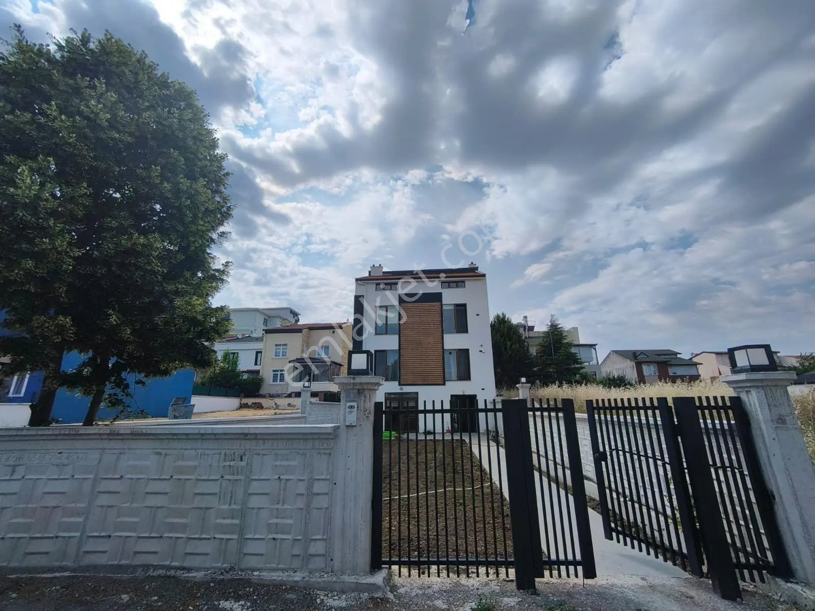 Çorum'un En Merkezi Noktasında Yeni Tadilat Yapılmış 8+1 Villa - Görsel 2