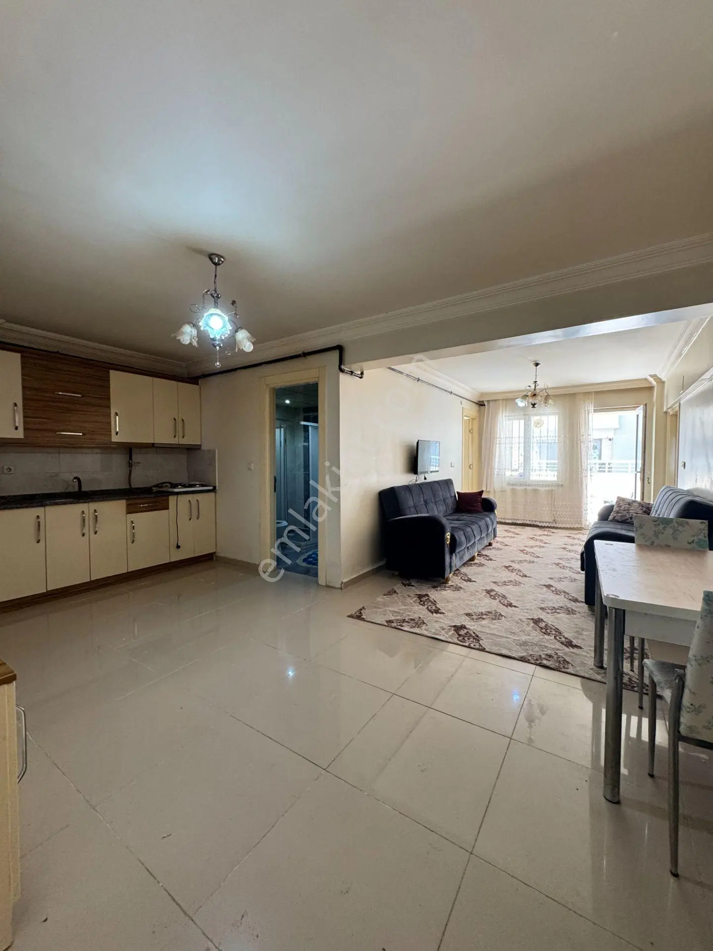 Babil Emlaktan Kiralık Üniversite Yanı Cadde Üzeri 2+1 Teraslı Geniş Stüdyo