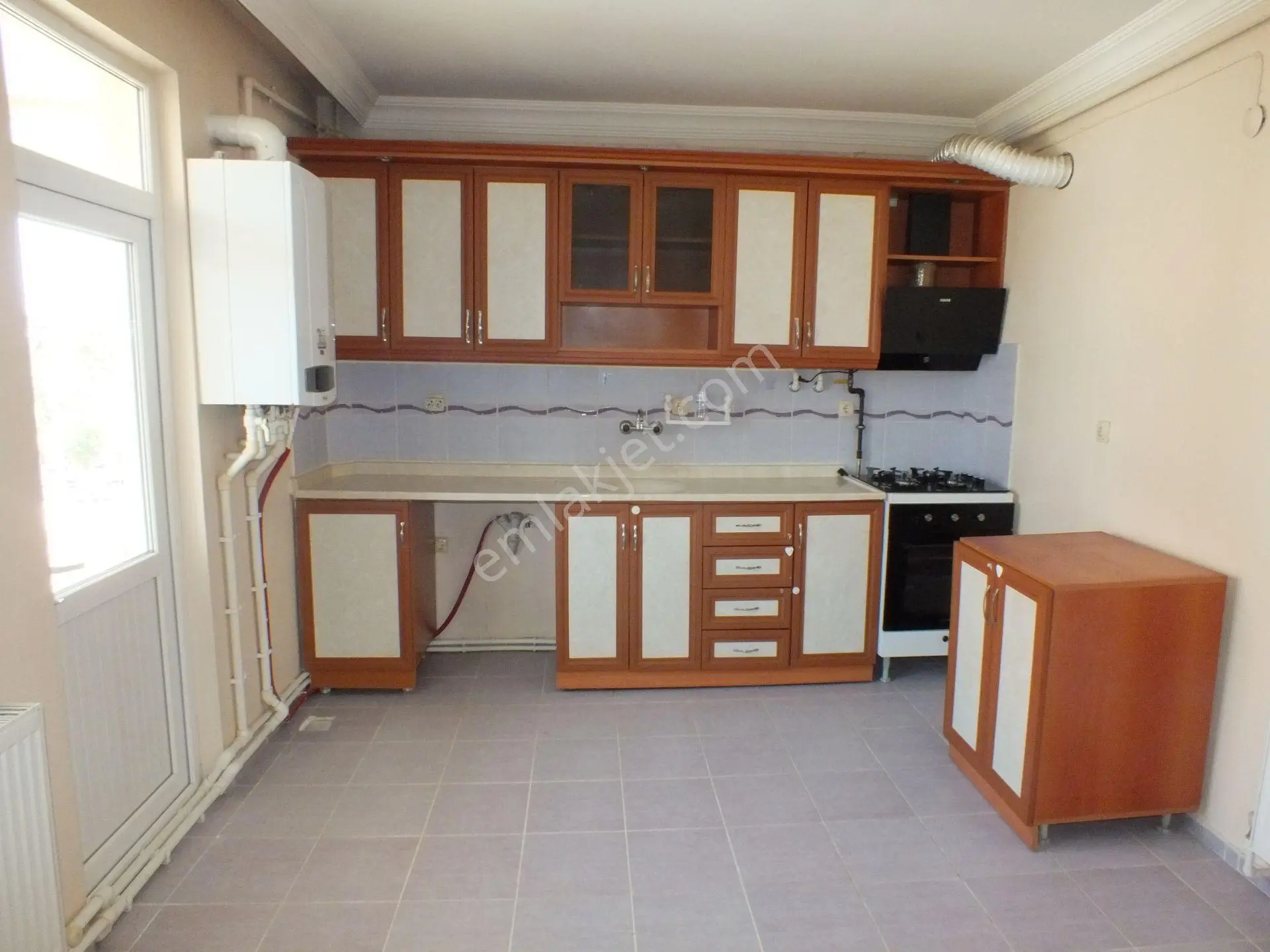 Karaman Çeltek'te Geniş, Doğu Cepheli 3+1 Kiralık Daire!