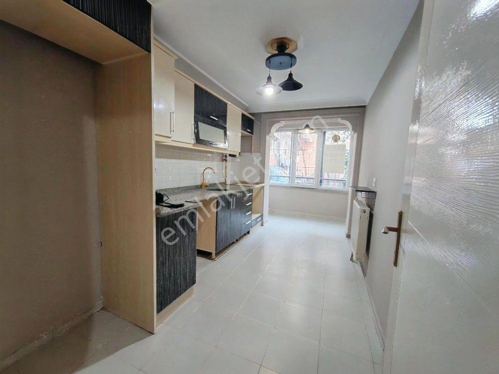 Çorlu Mehmetçik Okuluna Pazara Servislere Yakn 3+1 Kiralık Temiz Daire