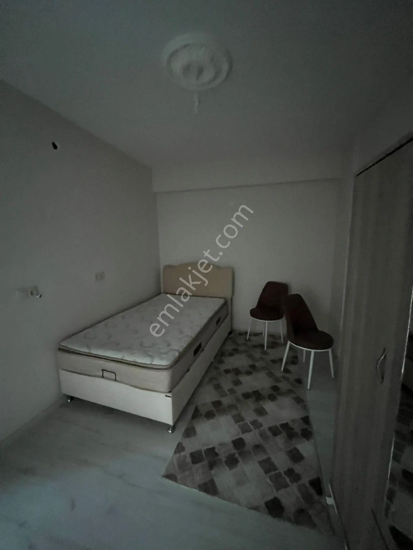 Zyd Emlak Tan Gümüşhane Kelkit Çarşı İçinde Fidan Otelin Arkasında Satılık Eşyalı 1+1 Daire - Görsel 4
