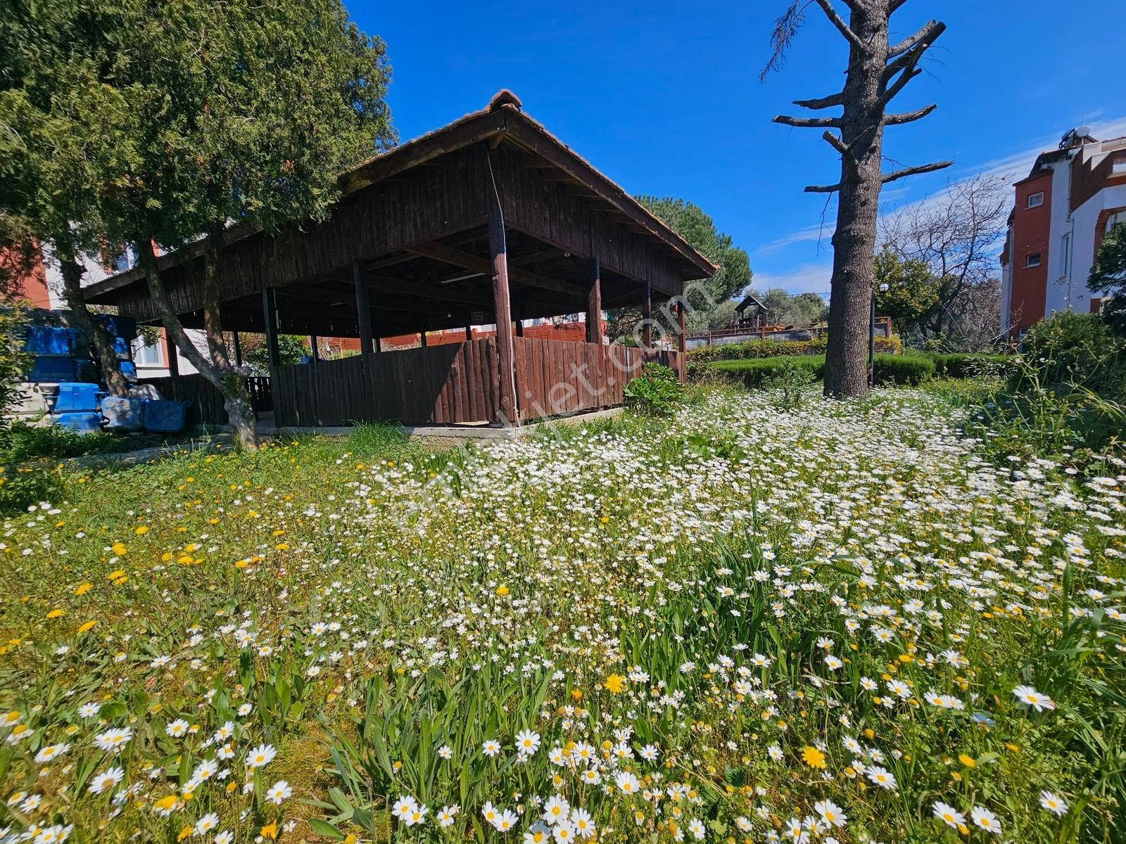 Armutlu'da Havuzlu Sitede Deniz Yakını 4+1 Tripleks Villa - Görsel 30