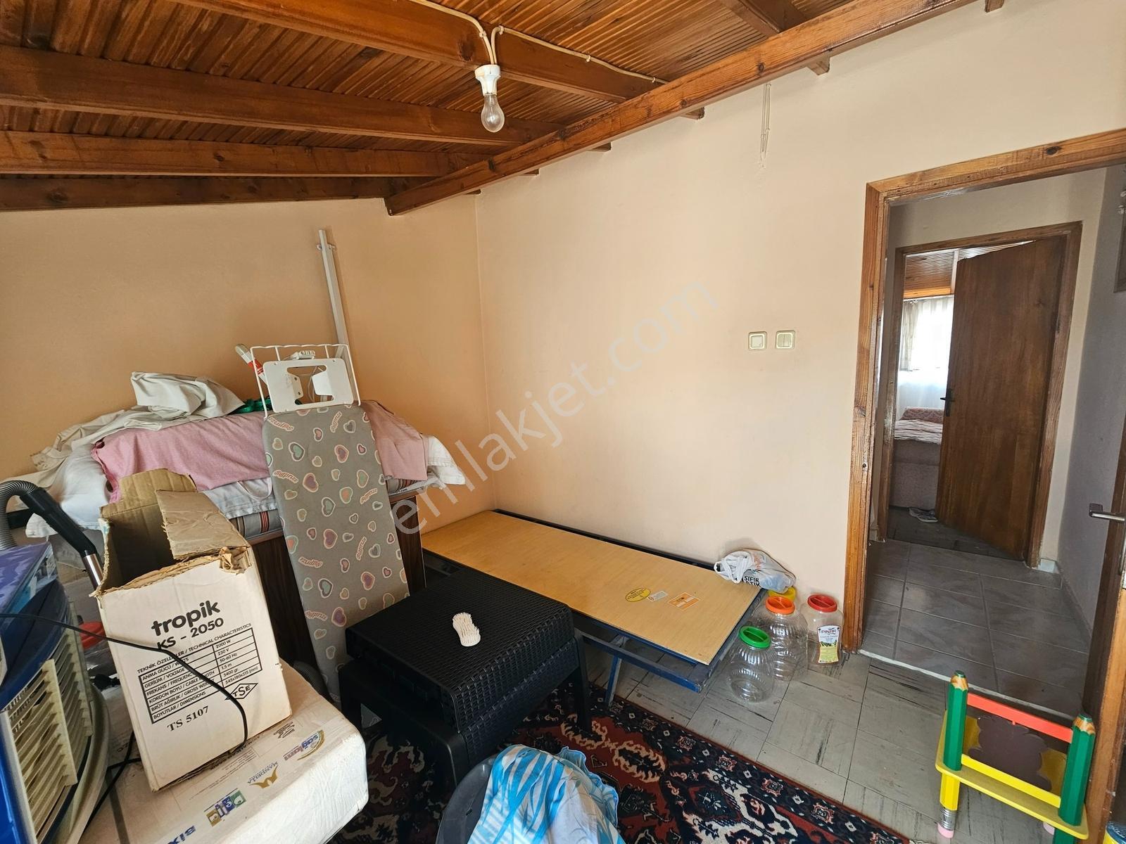 Armutlu'da Havuzlu Sitede Deniz Yakını 4+1 Tripleks Villa - Görsel 32