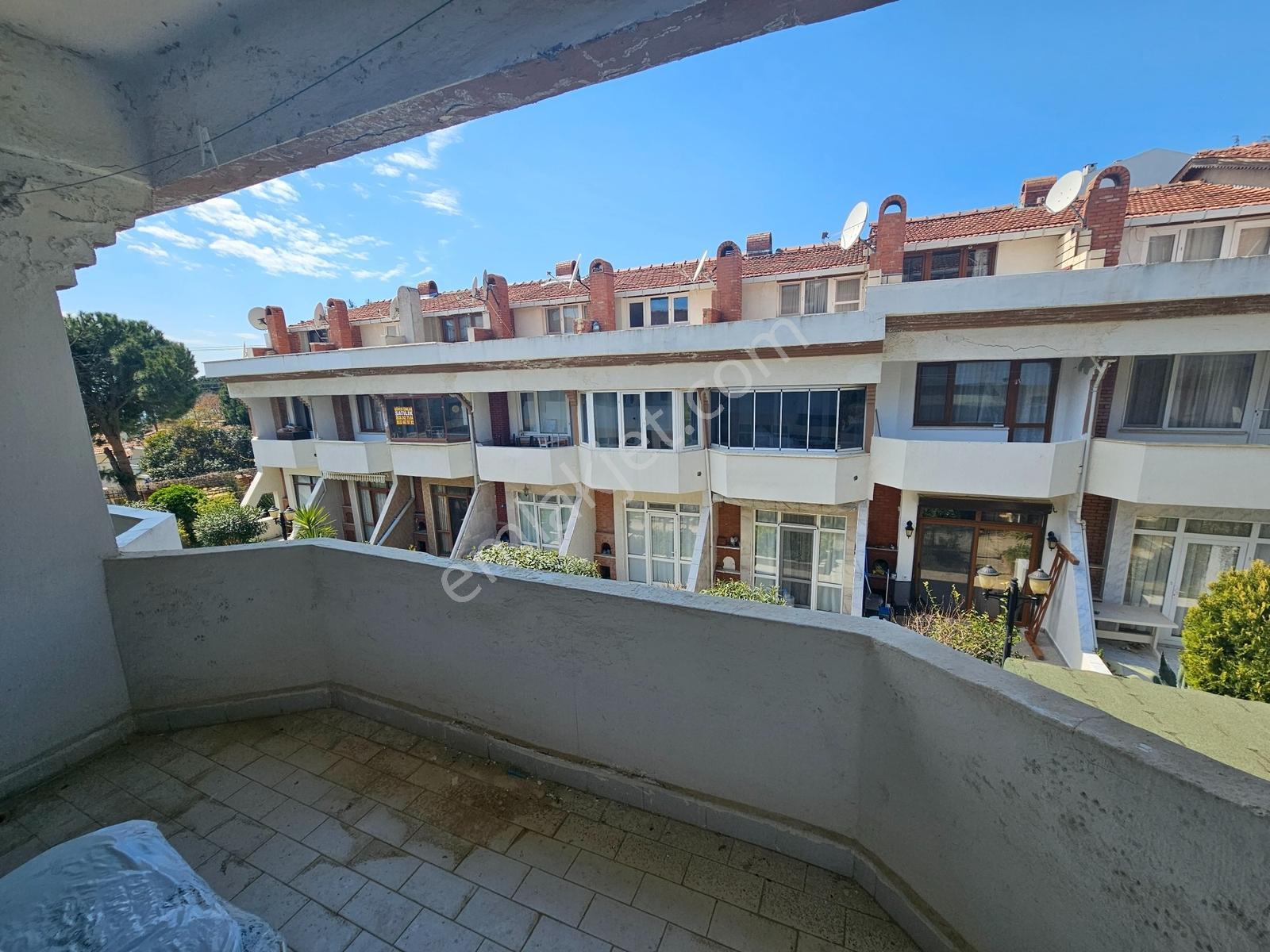 Armutlu'da Havuzlu Sitede Deniz Yakını 4+1 Tripleks Villa - Görsel 16