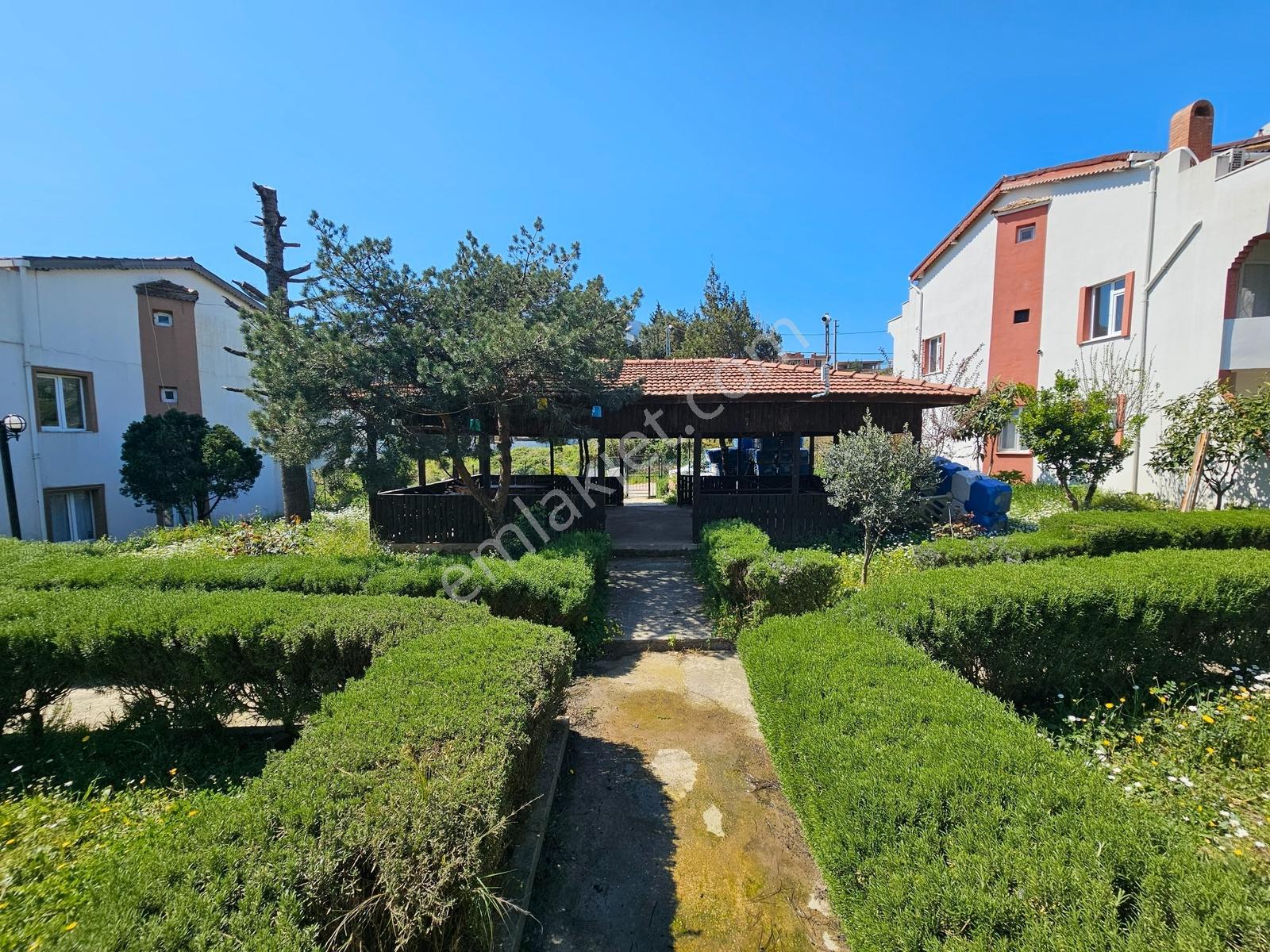 Armutlu'da Havuzlu Sitede Deniz Yakını 4+1 Tripleks Villa - Görsel 19