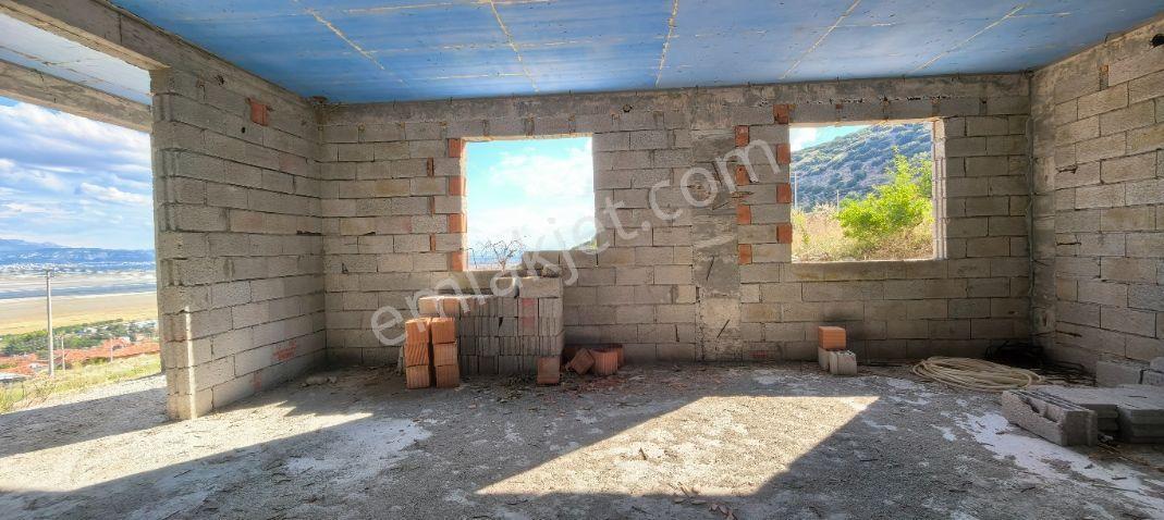 Isparta Keçirborlu Senir Köyü Eşsiz Manzaralı Natamam 5+1 Villa - Görsel 18