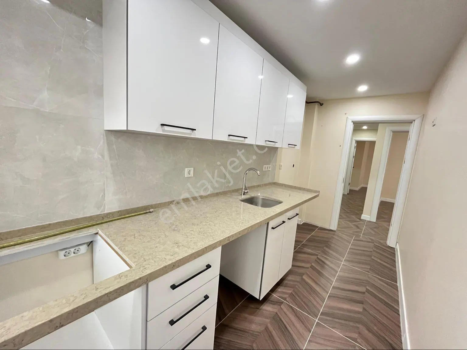İmren Gayrimenkulden Kiralık Sefaköy Merkezde Kemalpaşa Mh. Sıfır Yeni Bina 2+1 80 M2 Arakat Daire - Görsel 13