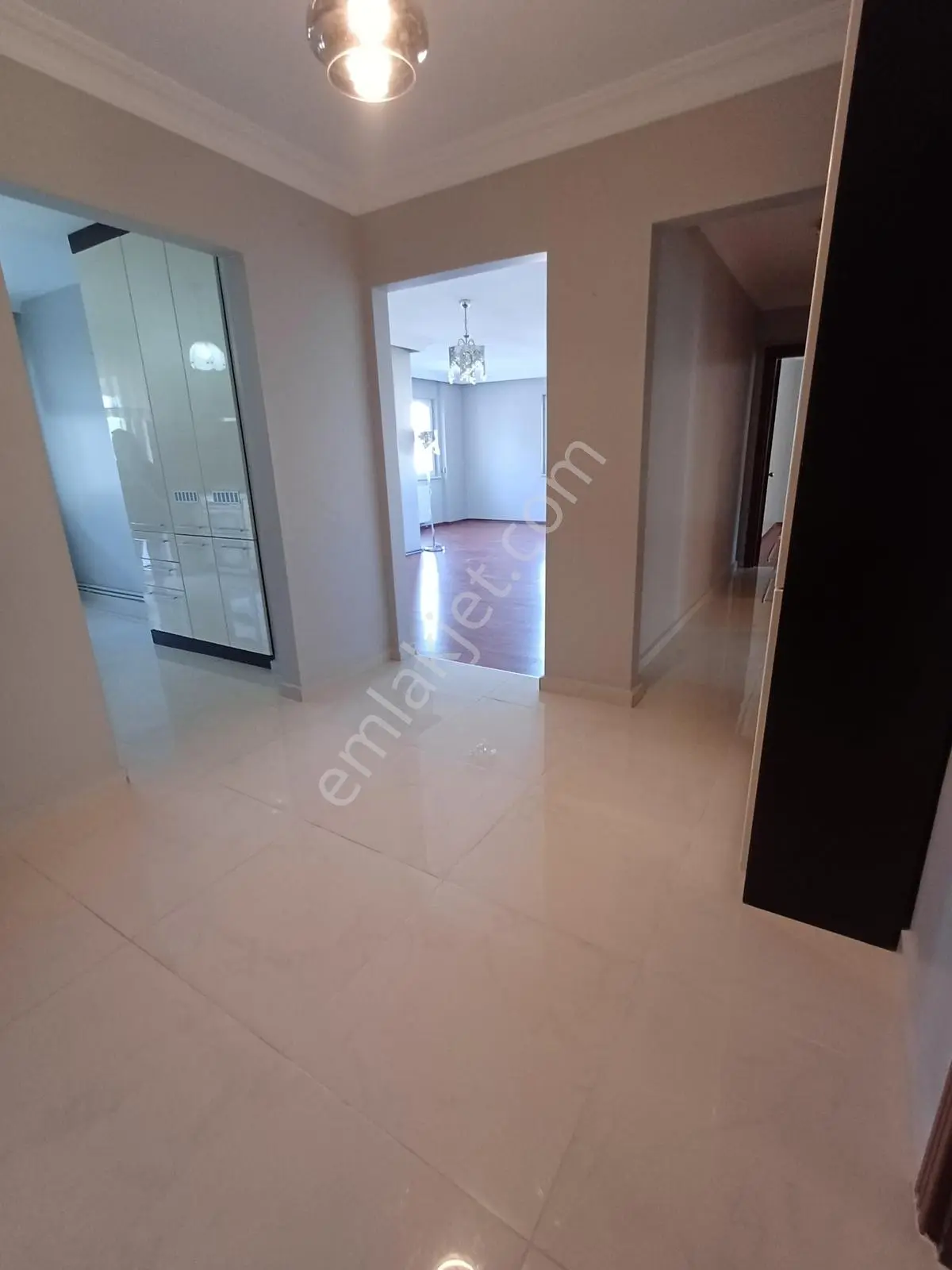 Remax Advantage Çamlıca Bahçeşehir Kolejini Gören Yolüstü Daire - Görsel 3