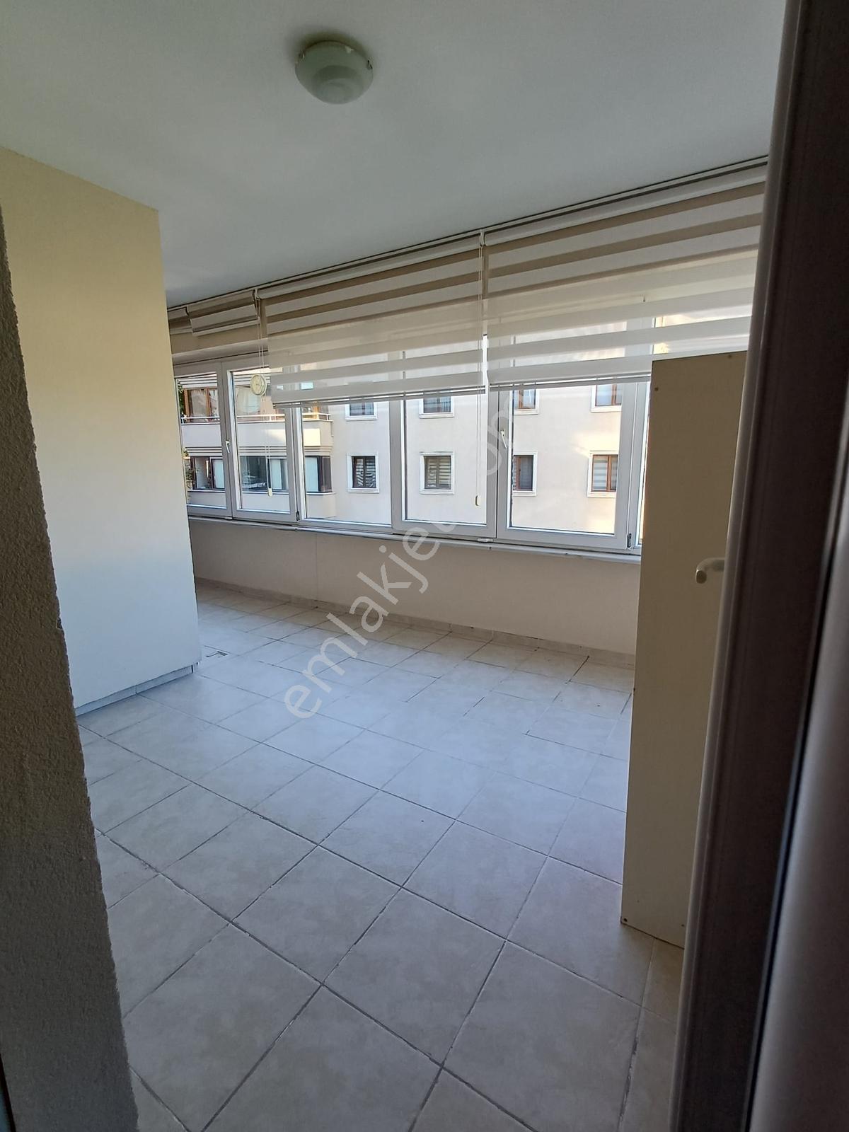 Remax Advantage Çamlıca Bahçeşehir Kolejini Gören Yolüstü Daire - Görsel 9