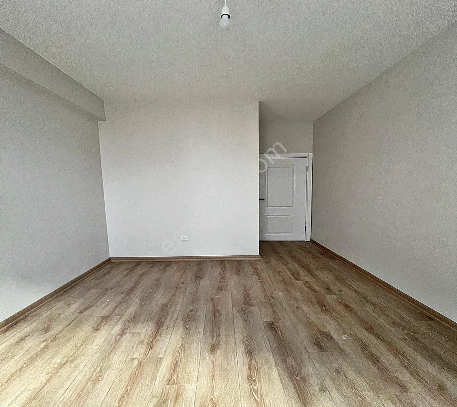 Bahçe Kullanımlı Otoparklı Temiz 2+1 Kiralık Daire - Görsel 2