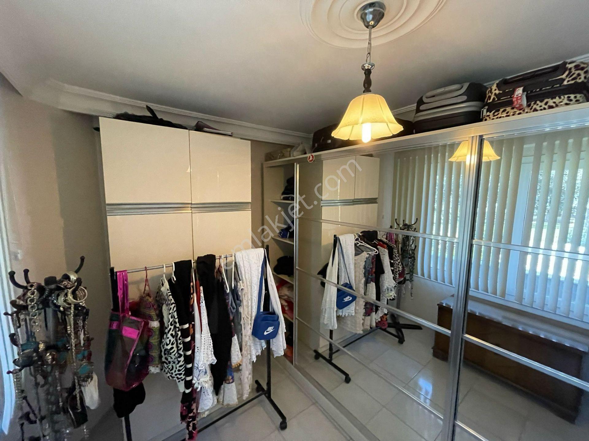 Karıncadan Çeşmeli'de Harika Manzaralı Eşyalı Havuzlu Villa - Görsel 17