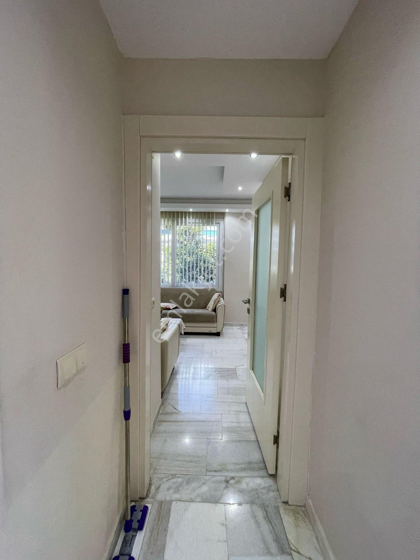 Karıncadan Çeşmeli'de Harika Manzaralı Eşyalı Havuzlu Villa - Görsel 18