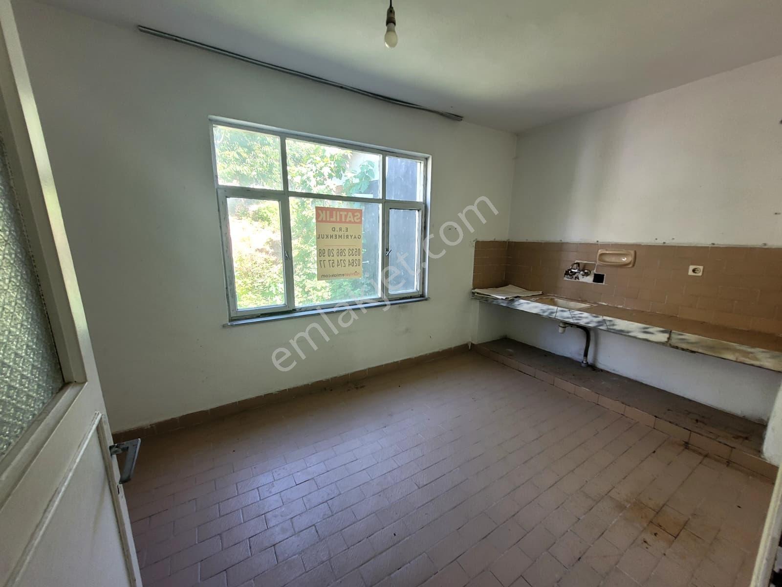 Maltepe'de 273m² Arsa İçerisinde 2 Katlı Satılık 3+1 Müstakil Ev - Görsel 24