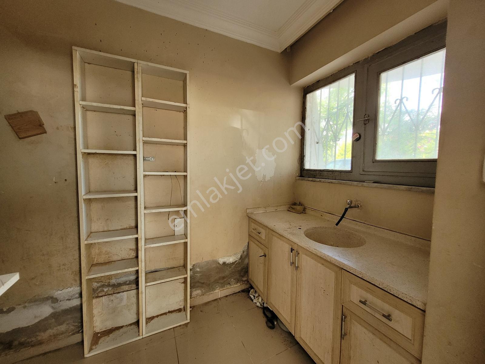 Mavi Atlastan Çağaloğluna Bir Sokak Kiralık İşyeri - Görsel 15