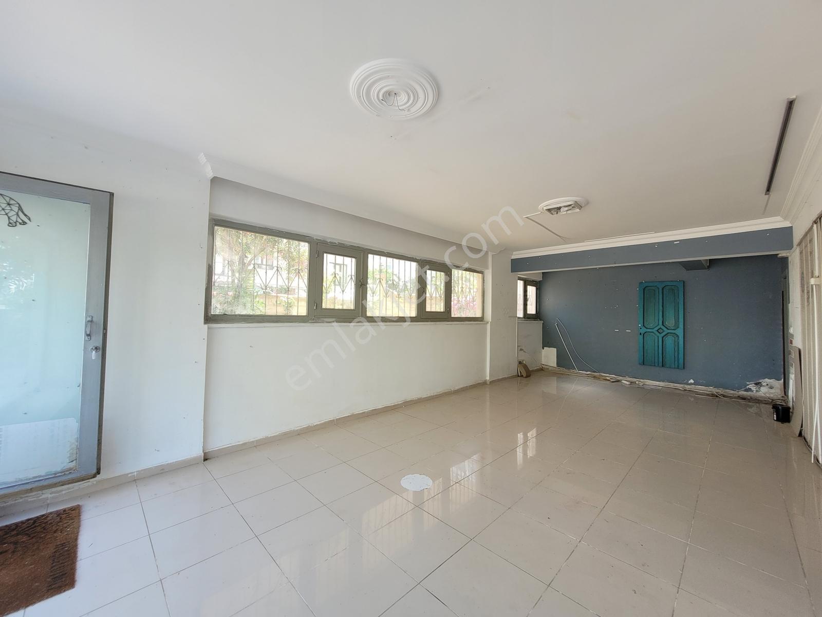 Mavi Atlastan Çağaloğluna Bir Sokak Kiralık İşyeri - Görsel 4