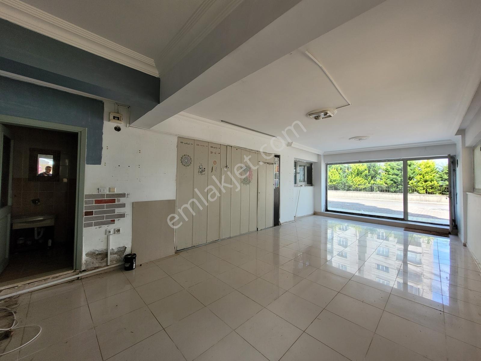 Mavi Atlastan Çağaloğluna Bir Sokak Kiralık İşyeri - Görsel 8