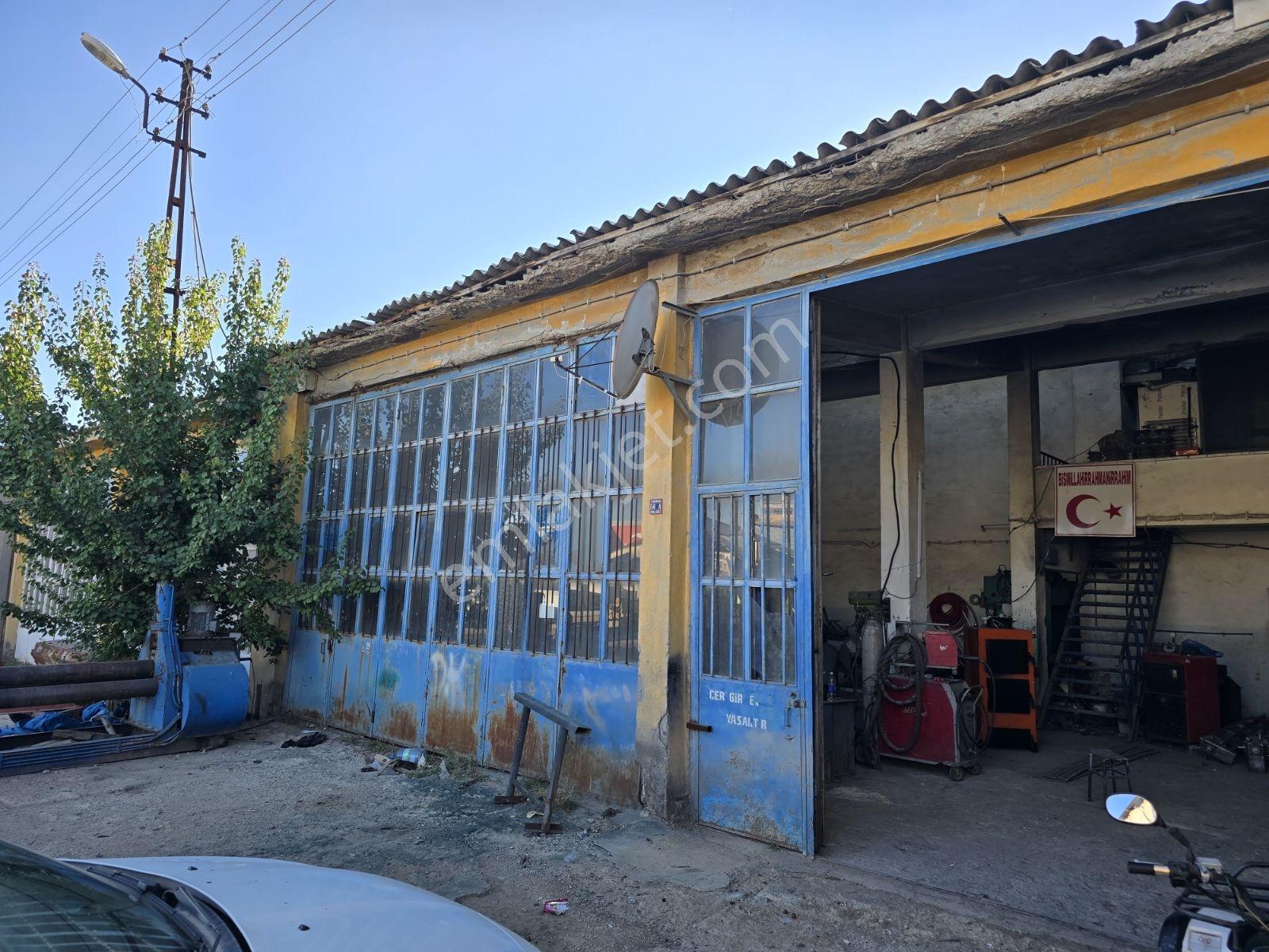 Sorgun Sanayide Satılık 313 M², Çift Dükkan Tek Tapu