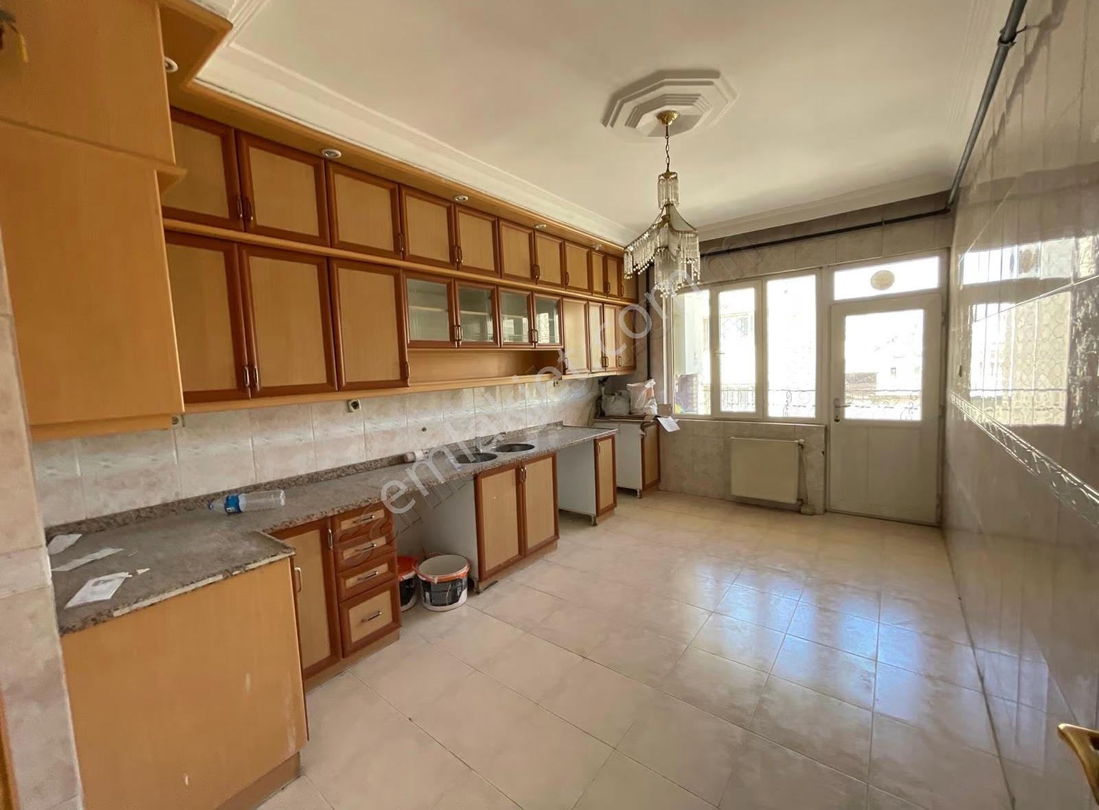 Alpaydın İnşaat Ve Emlakdan Çarşı Merkezde 4+1 Daire - Görsel 12