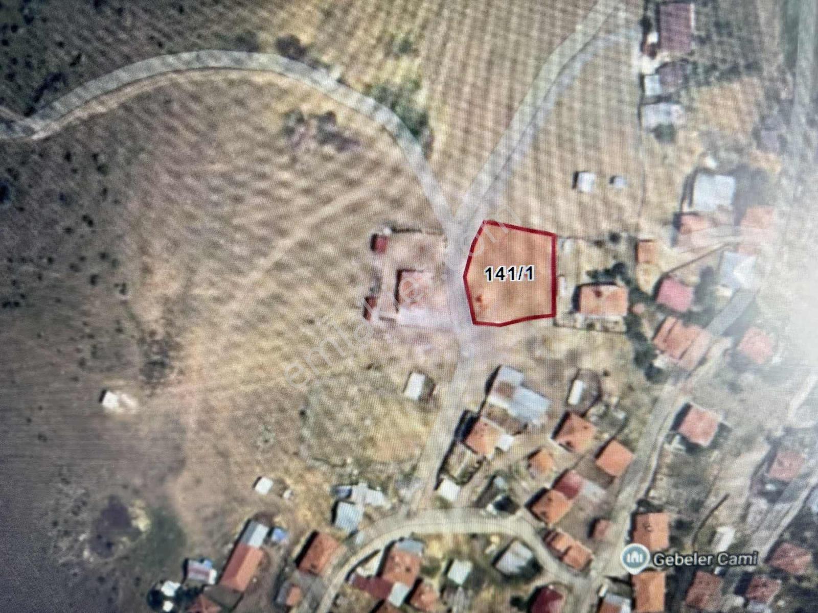 Gebeler Köyünde 939 M² Tek Tapulu Konutluk Arazi - Takasa Uygun - Görsel 2