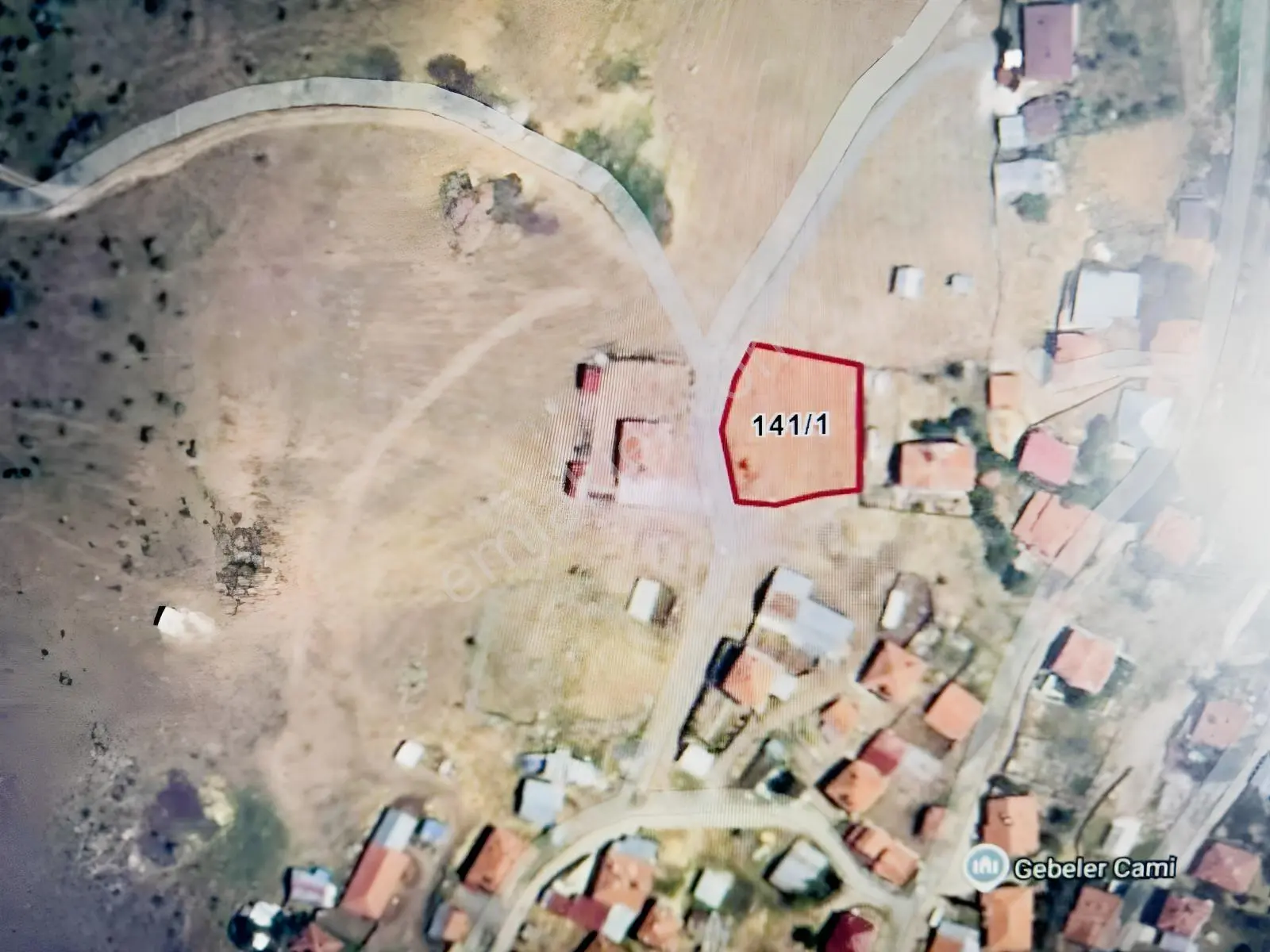 GEBELER KÖYÜNDE 939 M² TEK TAPULU KONUTLUK ARAZİ - TAKASA UYGUN - Görünüm 3