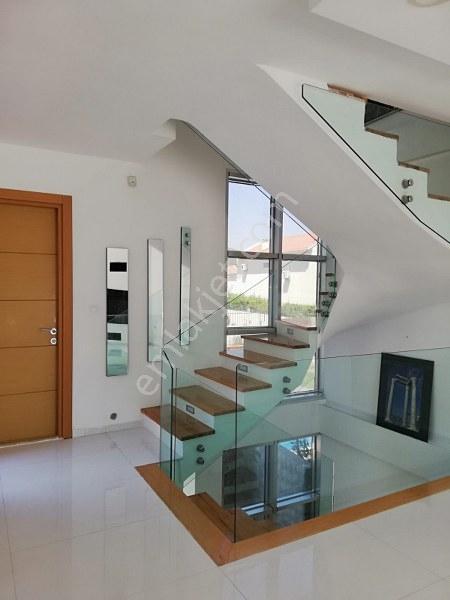 Alaçatı Çamlık Yol Havuzlu Müstakil Bahçeli Kiralık Tripleks - Görsel 6