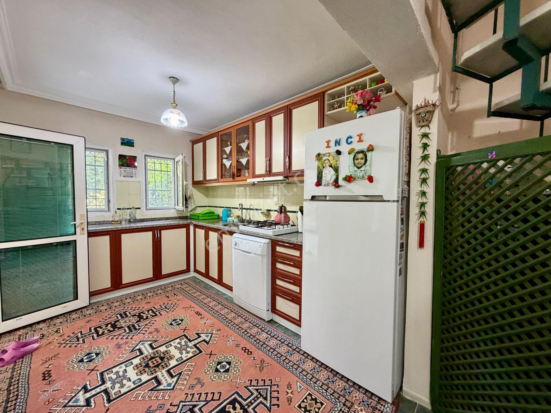 Batı Yakası Sitesi'nde Havuzlu, Kış Bahçeli, Geniş Bahçeli 4+1 Lüks Villa - Görsel 16