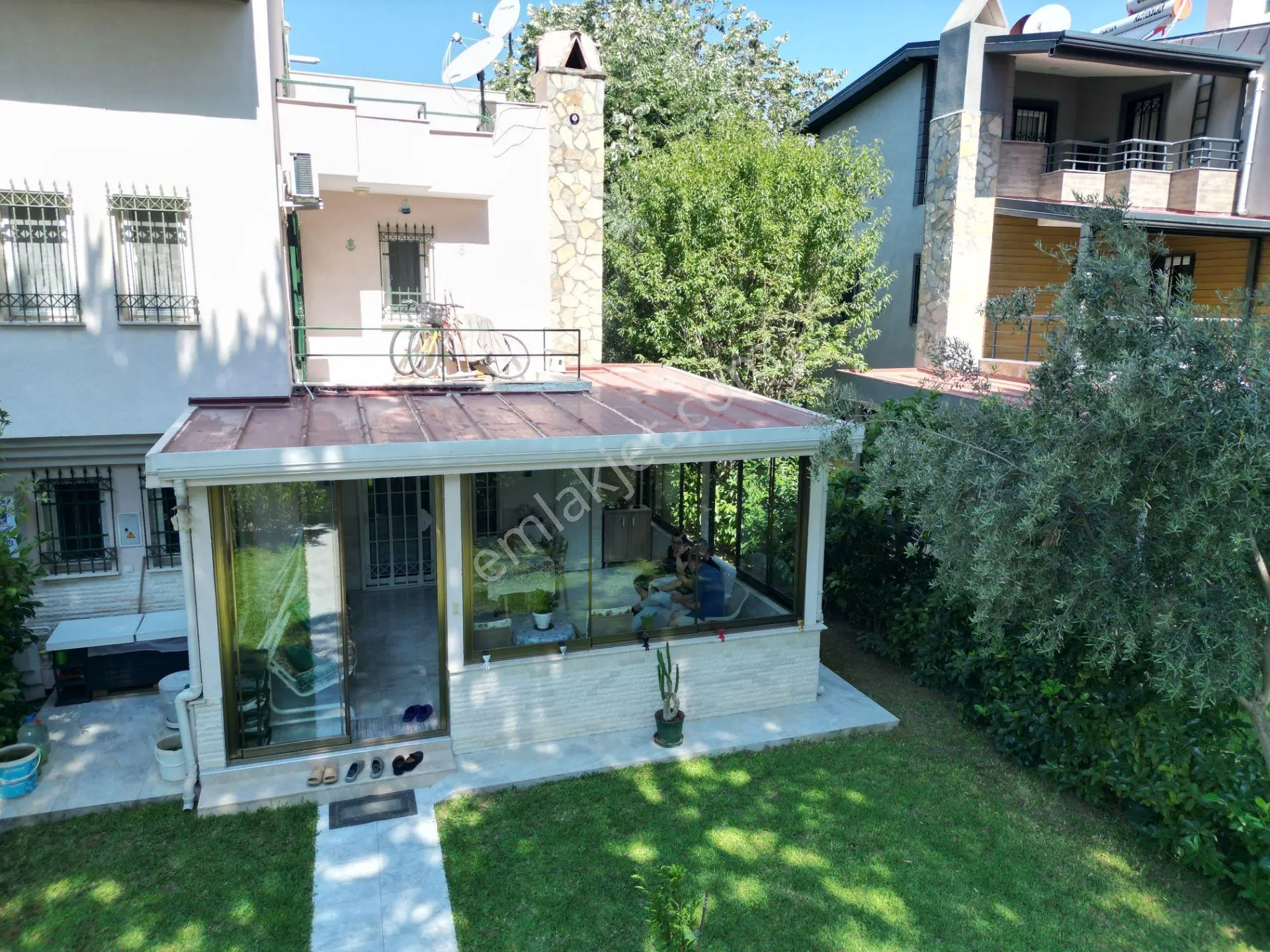 Batı Yakası Sitesi'nde Havuzlu, Kış Bahçeli, Geniş Bahçeli 4+1 Lüks Villa - Görsel 3