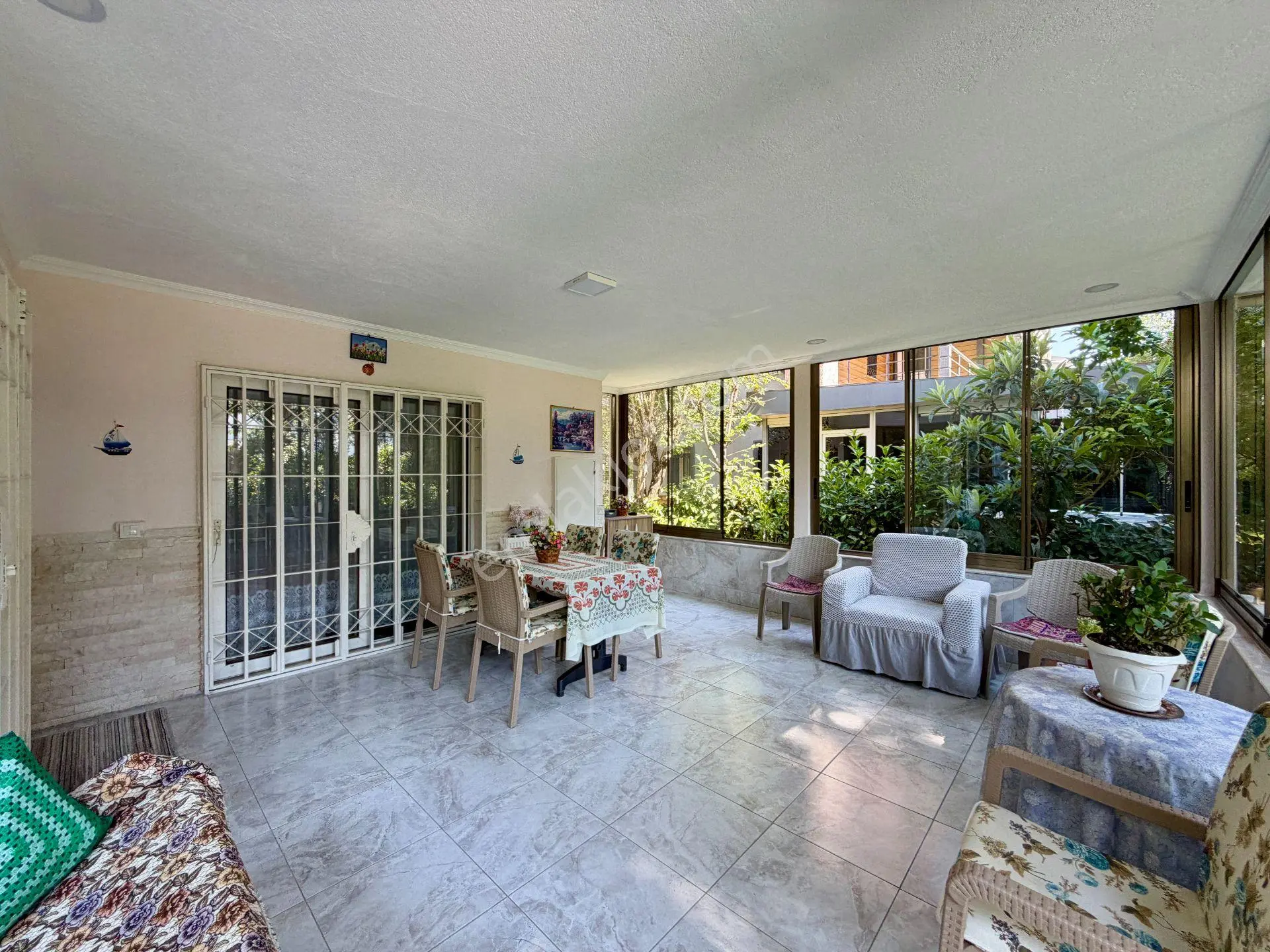 Batı Yakası Sitesi'nde Havuzlu, Kış Bahçeli, Geniş Bahçeli 4+1 Lüks Villa - Görsel 9