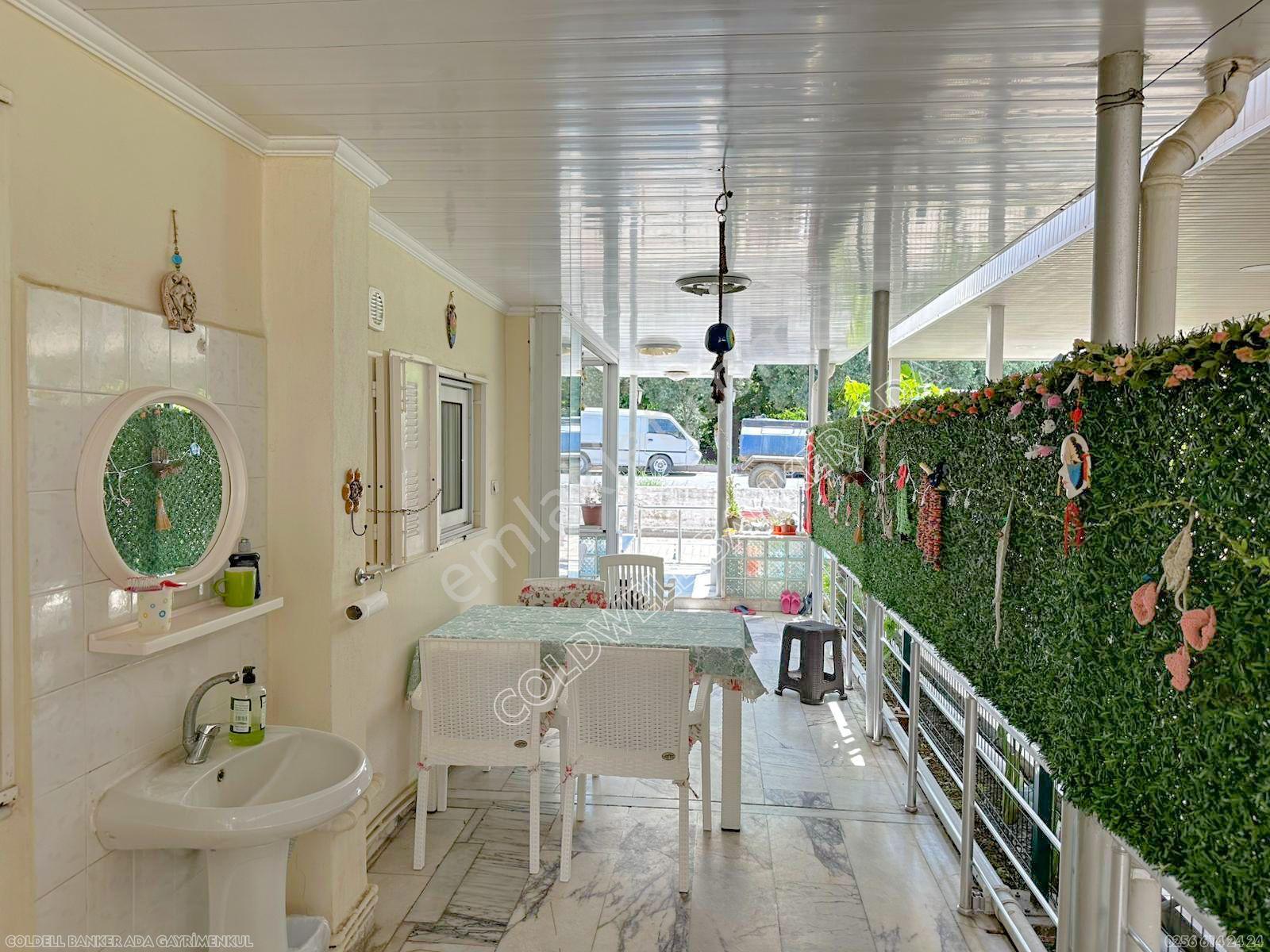 Kuşadası Kadıkalesi Denize Yürüme Mesafesinde Bakımlı Satılık 4+1 Geniş Teraslı Villa - Görsel 34