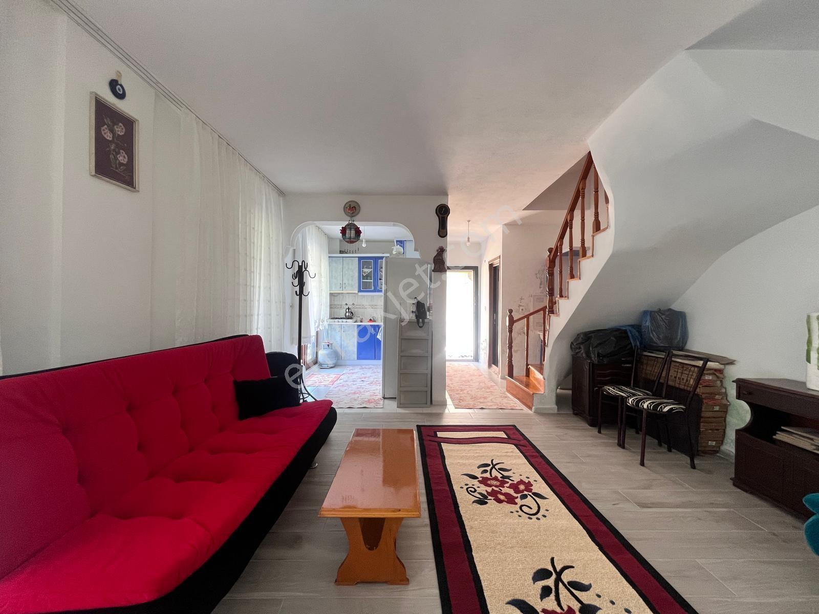 Kavuşturan Emlak'tan Güre'de Denize Yakın Havuzlu Satılık Villa - Görsel 18