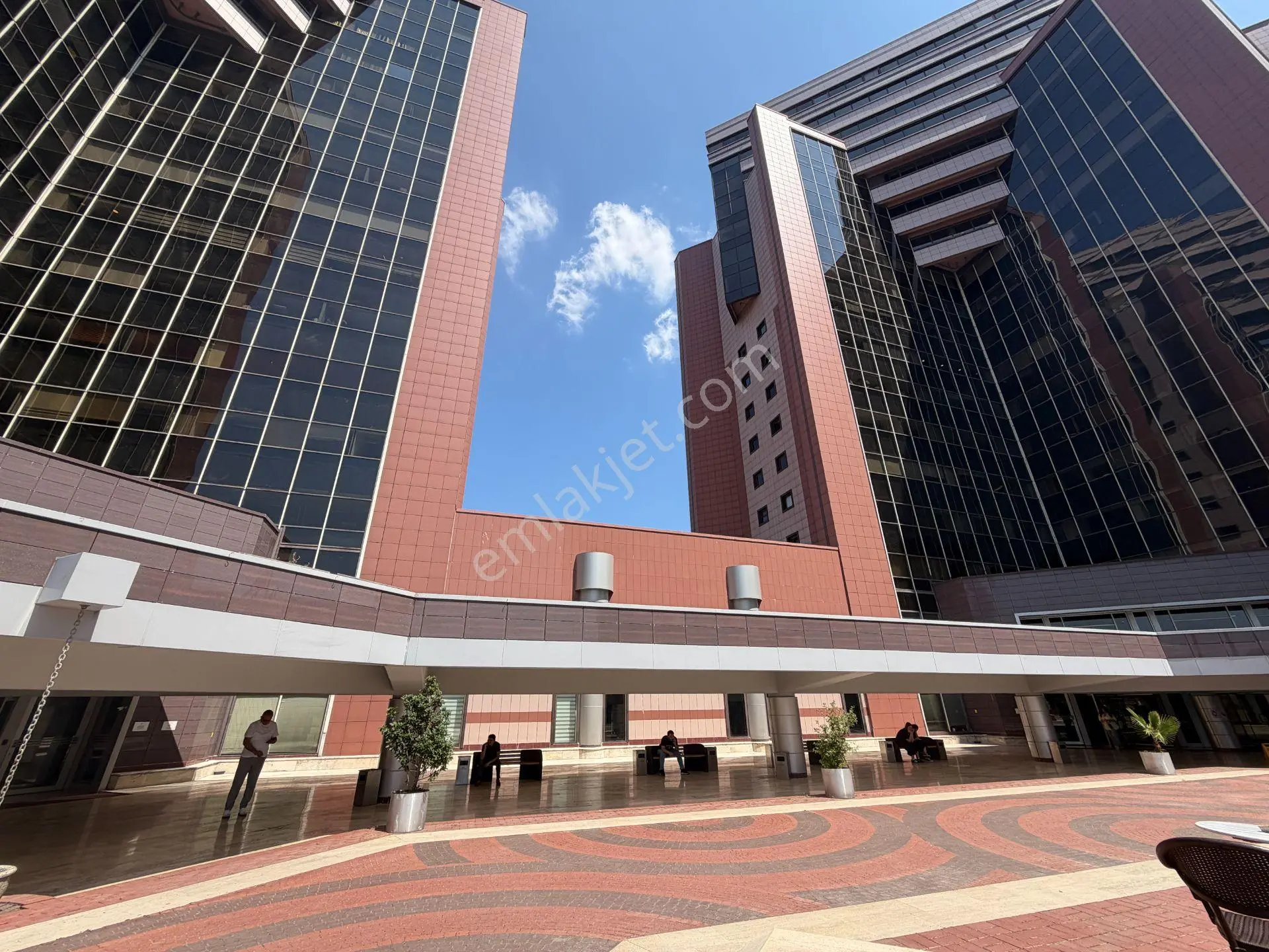 Dünya Ticaret Merkezi Egs Business Park Satılık 120 M2 Dükkan