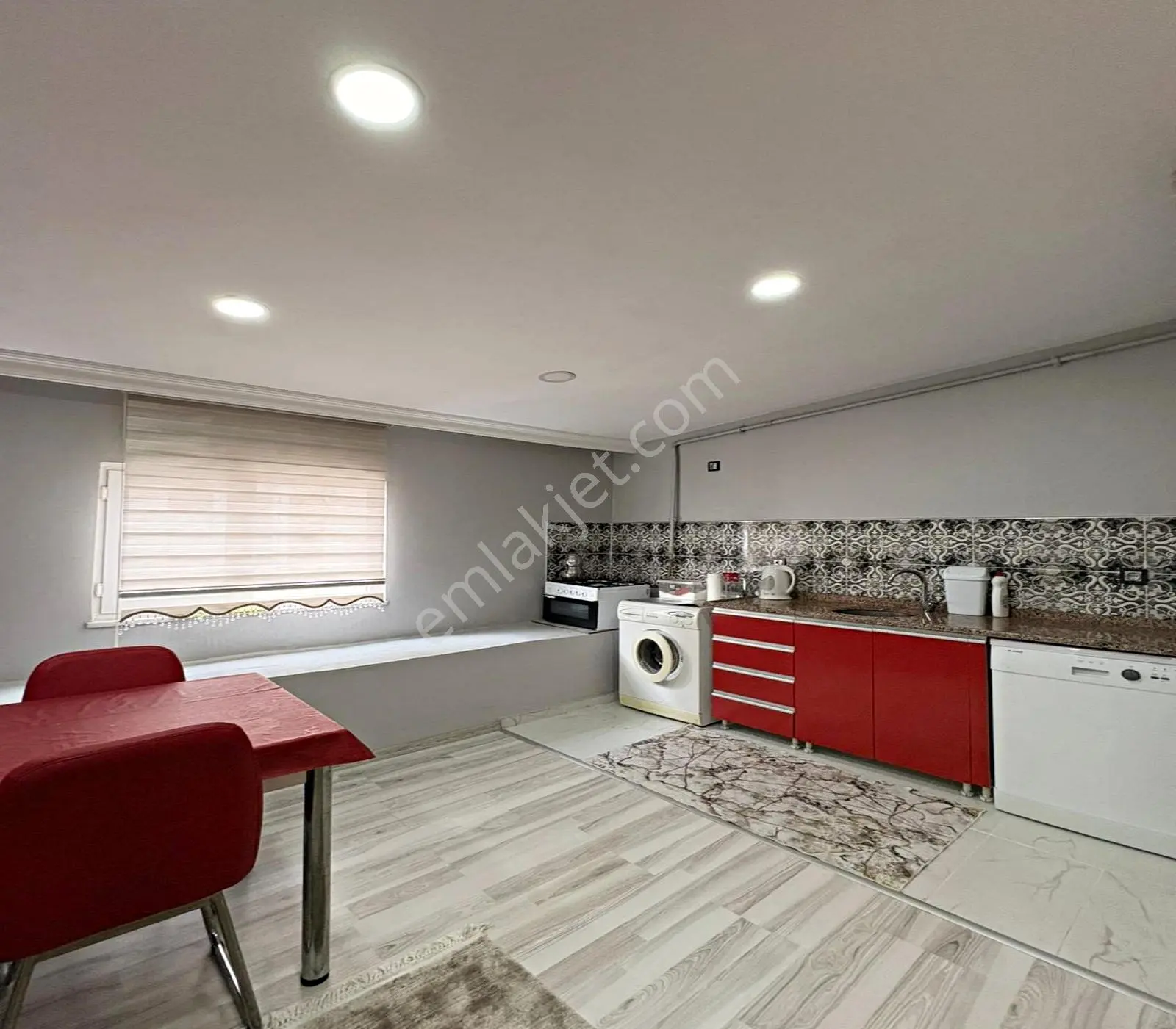 Güzelyurt Mahallesinde 2+1 Eşyalı Kiralık Daire - Görsel 11