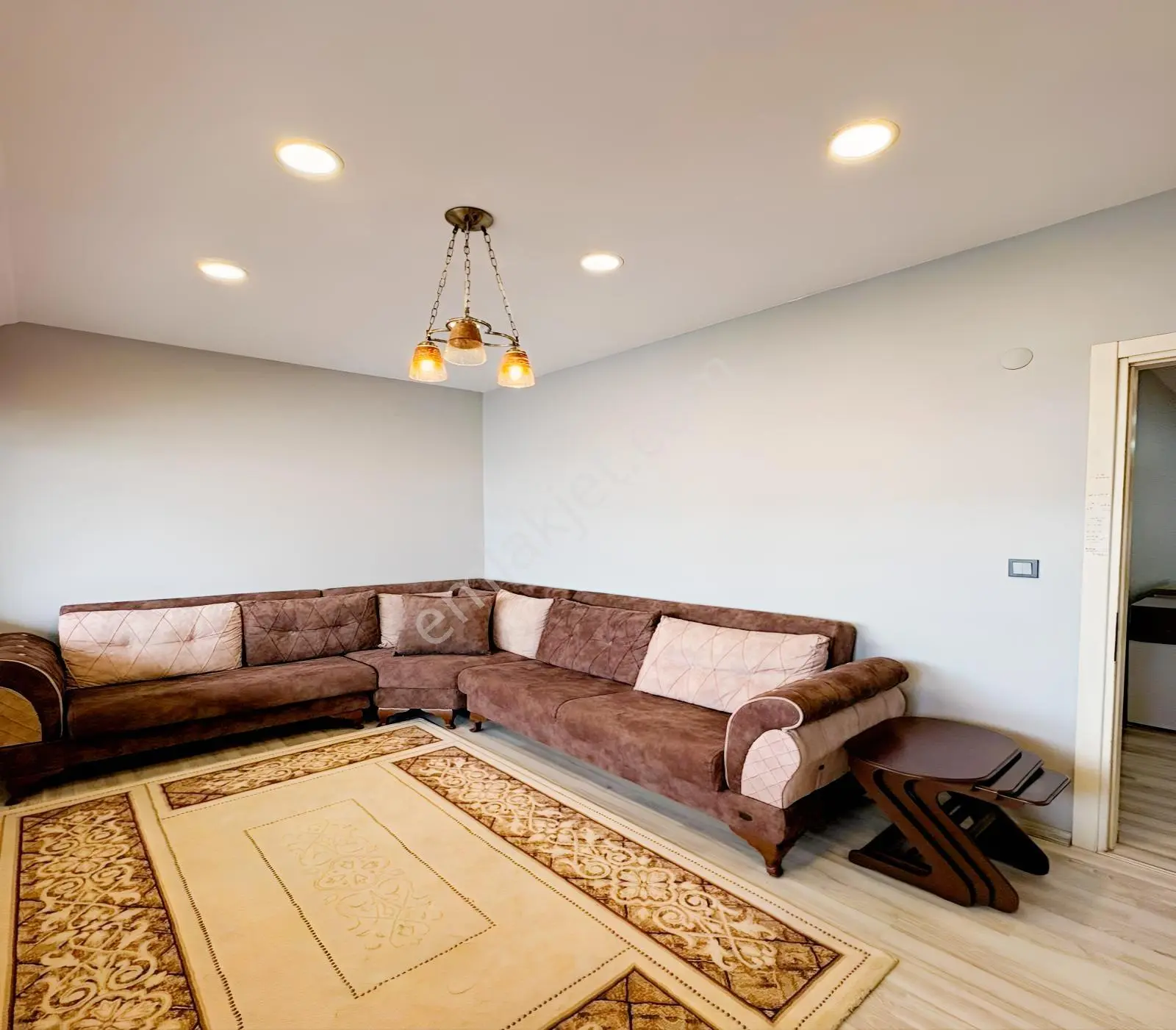 Güzelyurt Mahallesinde 2+1 Eşyalı Kiralık Daire - Görsel 2