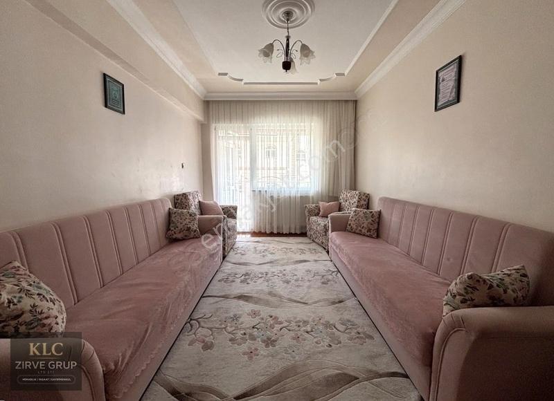 Mevlana Mahallesinde 135m2 3+1 Satılık Geniş,ferah,temiz Daire - Görsel 5