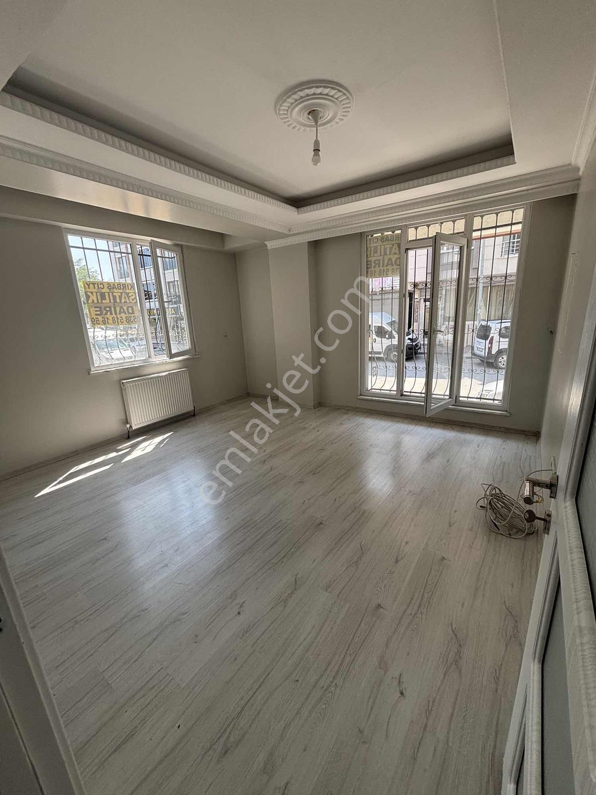 3 + 1 Satılık Balkonlu Ebeveyn Banyolu İskanlı Satılık Daire - Görsel 6
