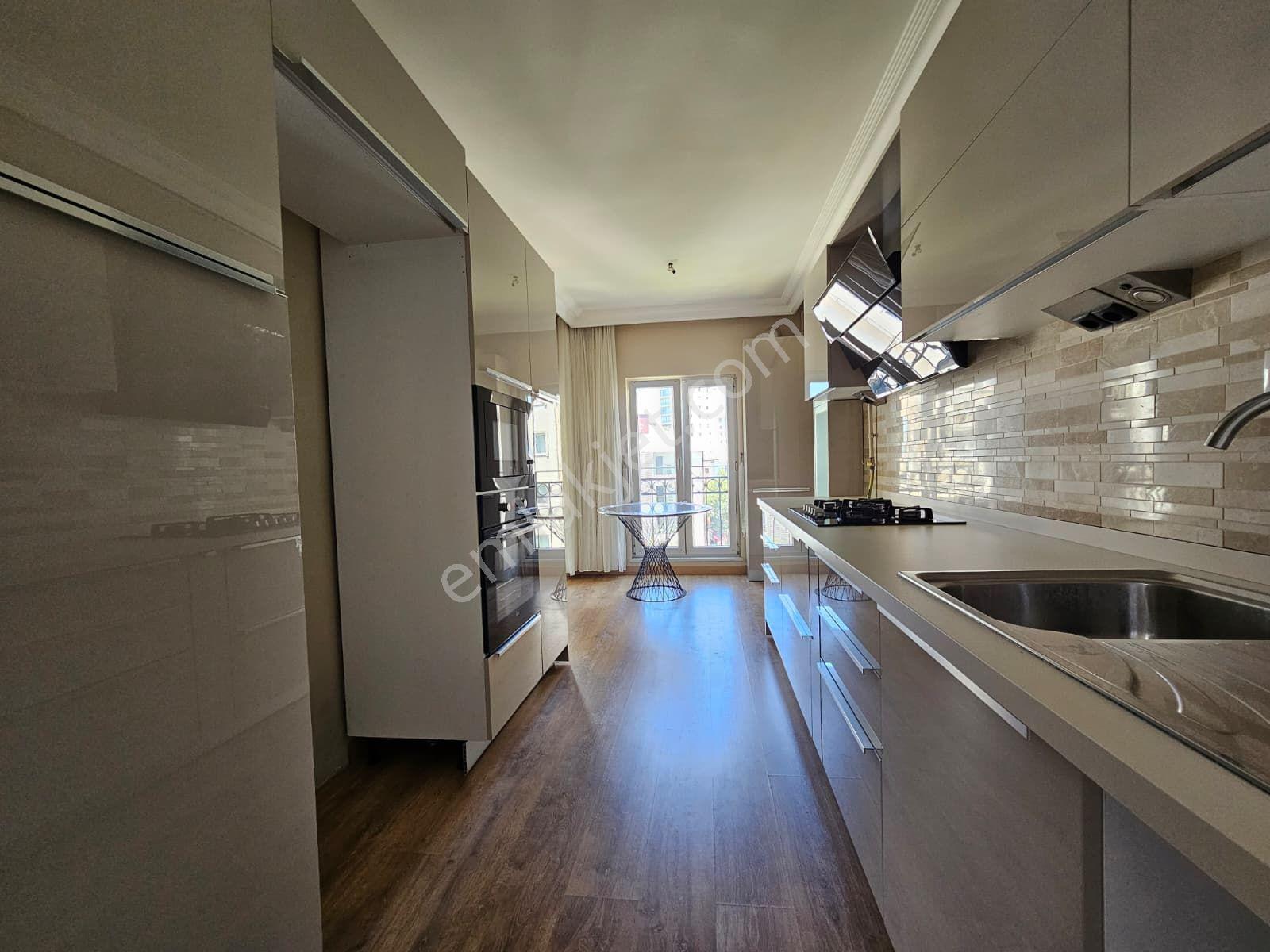 İçerenköy Kiptaş Evleri'nde 3+1 Balkonlu Çift Banyolu 145m2 Kiralık Boş Daire - Görsel 12
