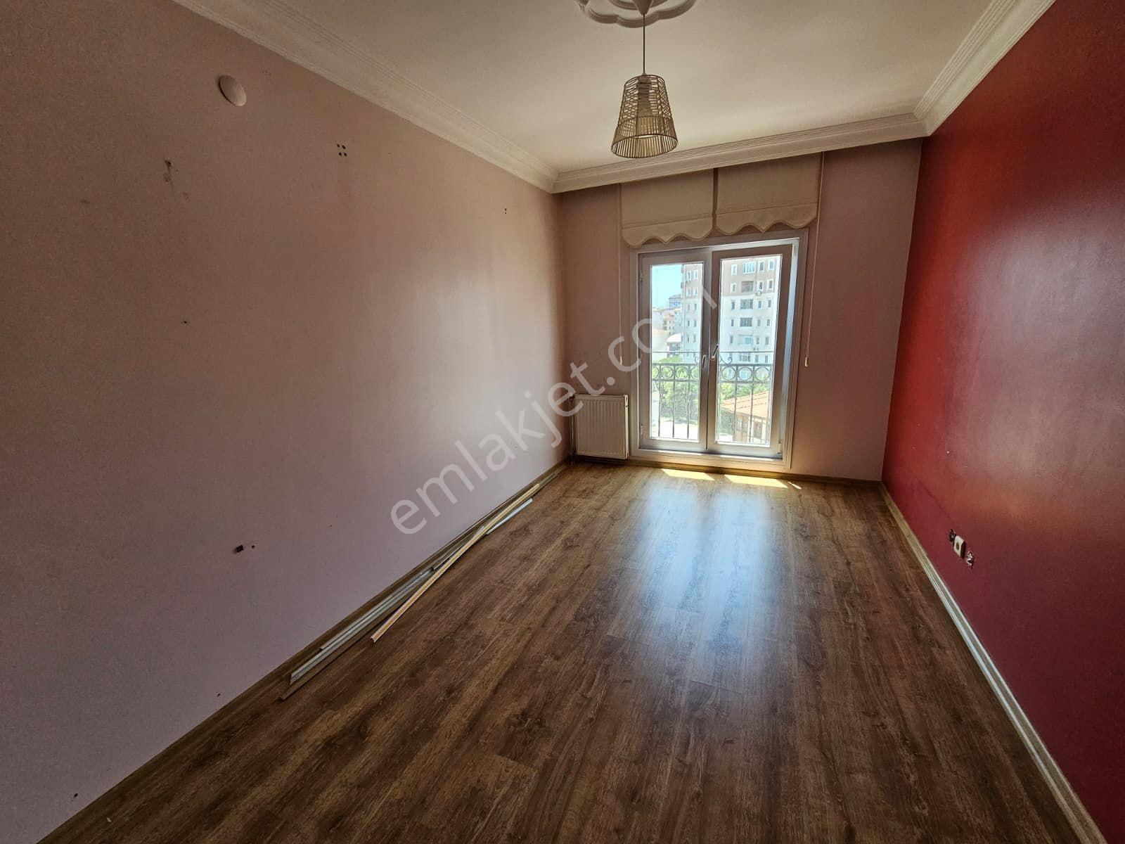 İçerenköy Kiptaş Evleri'nde 3+1 Balkonlu Çift Banyolu 145m2 Kiralık Boş Daire - Görsel 13