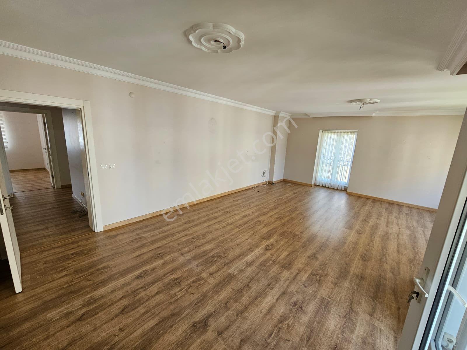 İçerenköy Kiptaş Evleri'nde 3+1 Balkonlu Çift Banyolu 145m2 Kiralık Boş Daire - Görsel 26