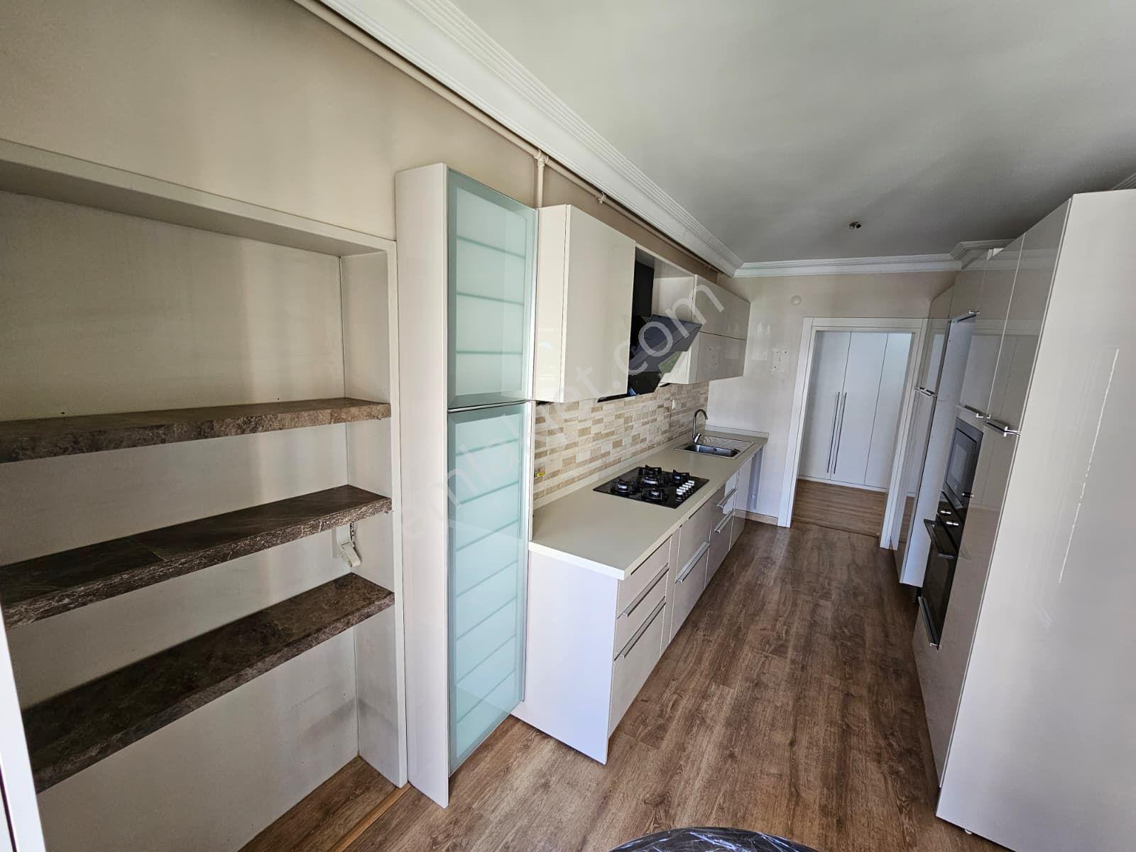 İçerenköy Kiptaş Evleri'nde 3+1 Balkonlu Çift Banyolu 145m2 Kiralık Boş Daire - Görsel 34