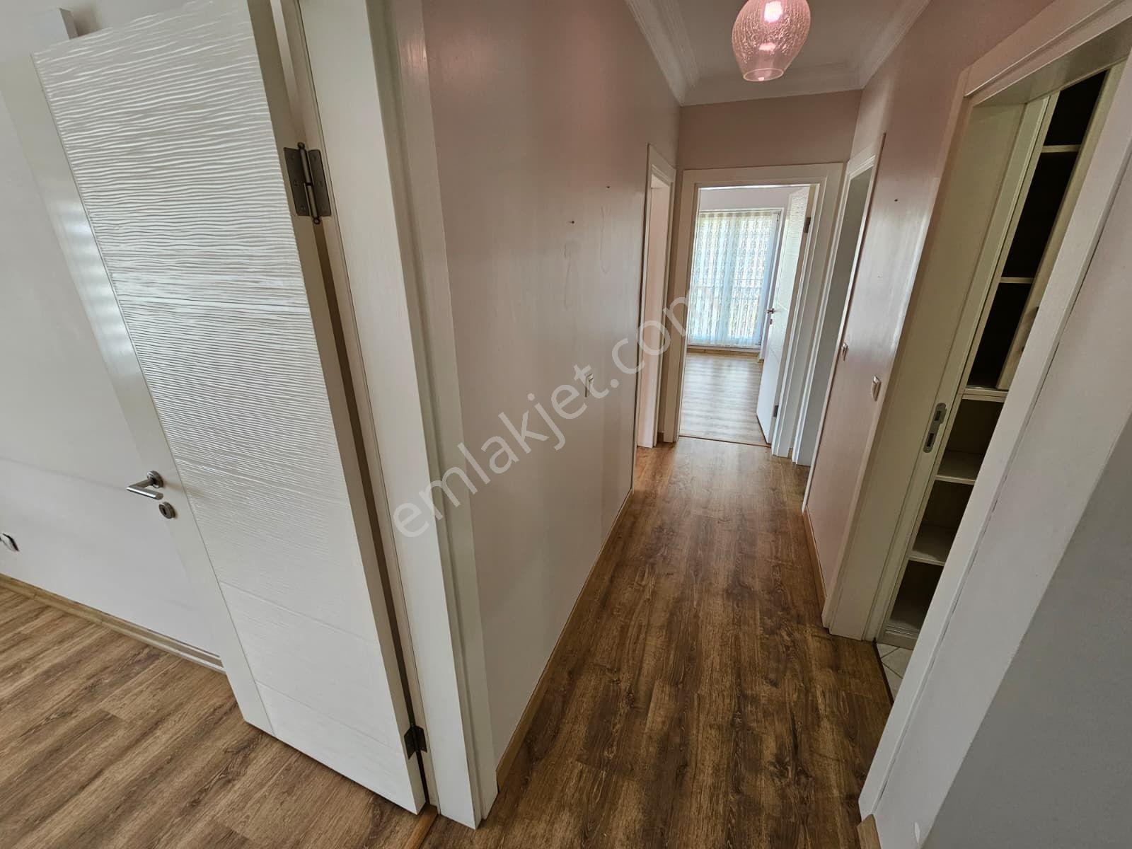 İçerenköy Kiptaş Evleri'nde 3+1 Balkonlu Çift Banyolu 145m2 Kiralık Boş Daire - Görsel 16
