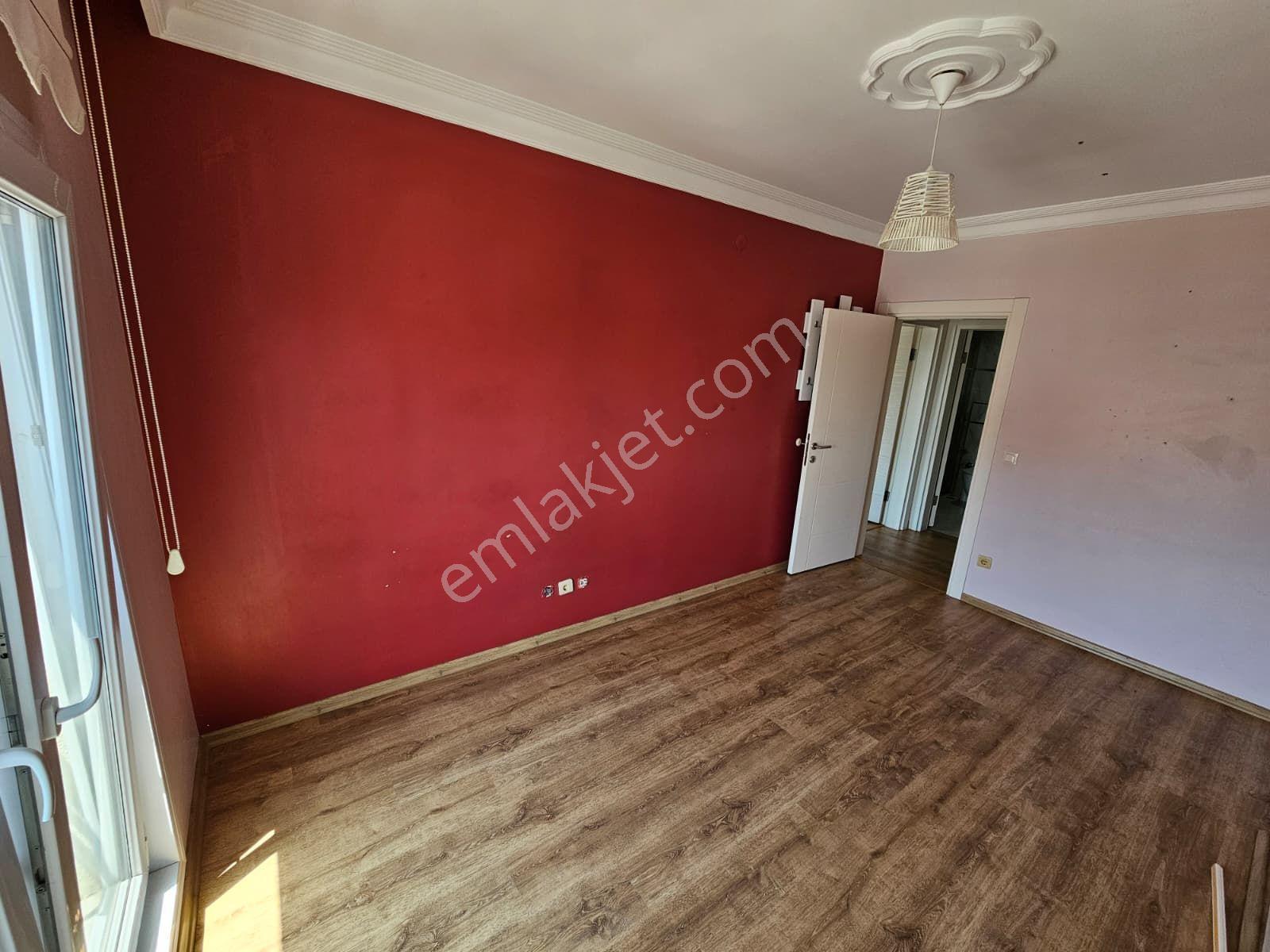 İçerenköy Kiptaş Evleri'nde 3+1 Balkonlu Çift Banyolu 145m2 Kiralık Boş Daire - Görsel 15