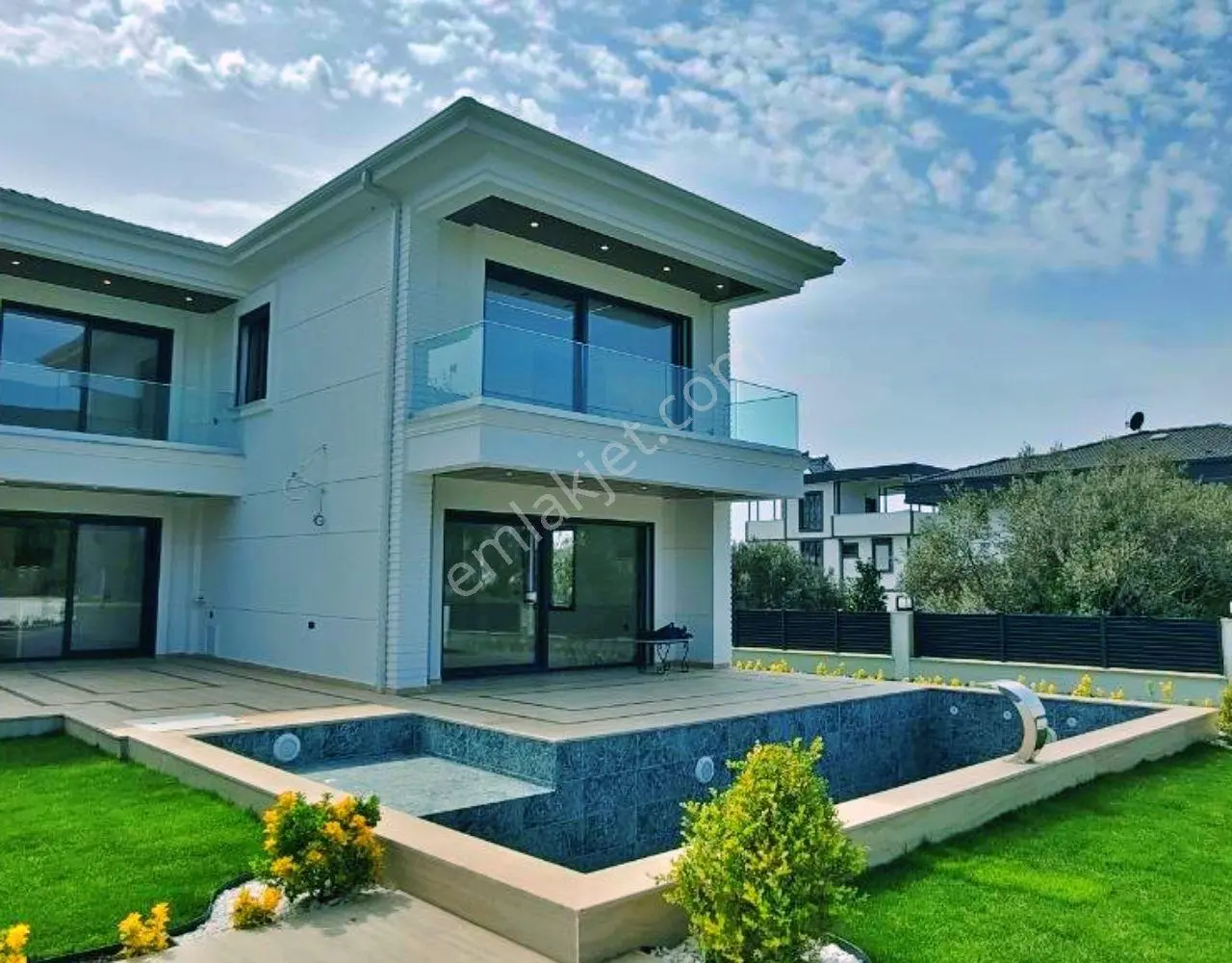 Uytundan Gürede Müstakil Yüzme Havuzlu 3+1 Ultralüks Villa