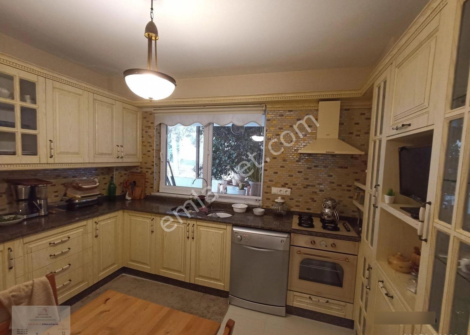 Çok Acil Denize Sıfır Villa Kent Sitesinde Deniz Manzaralı Havuz - Görsel 32